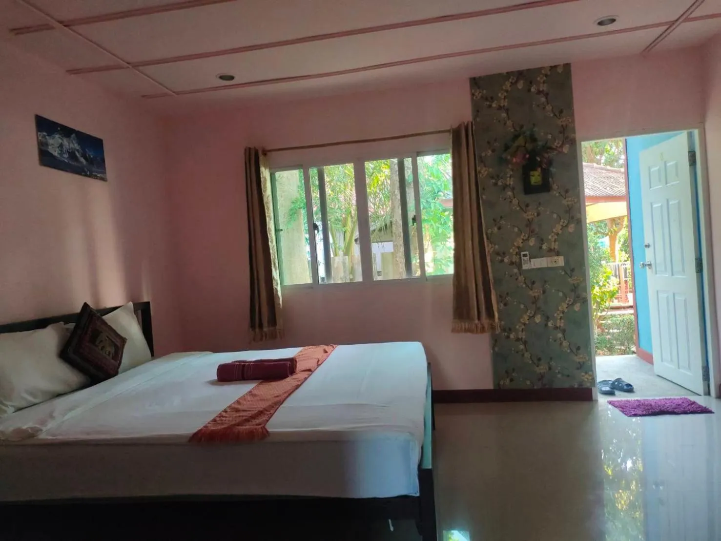 Bed in Everest Resort Samui - SHA Plus