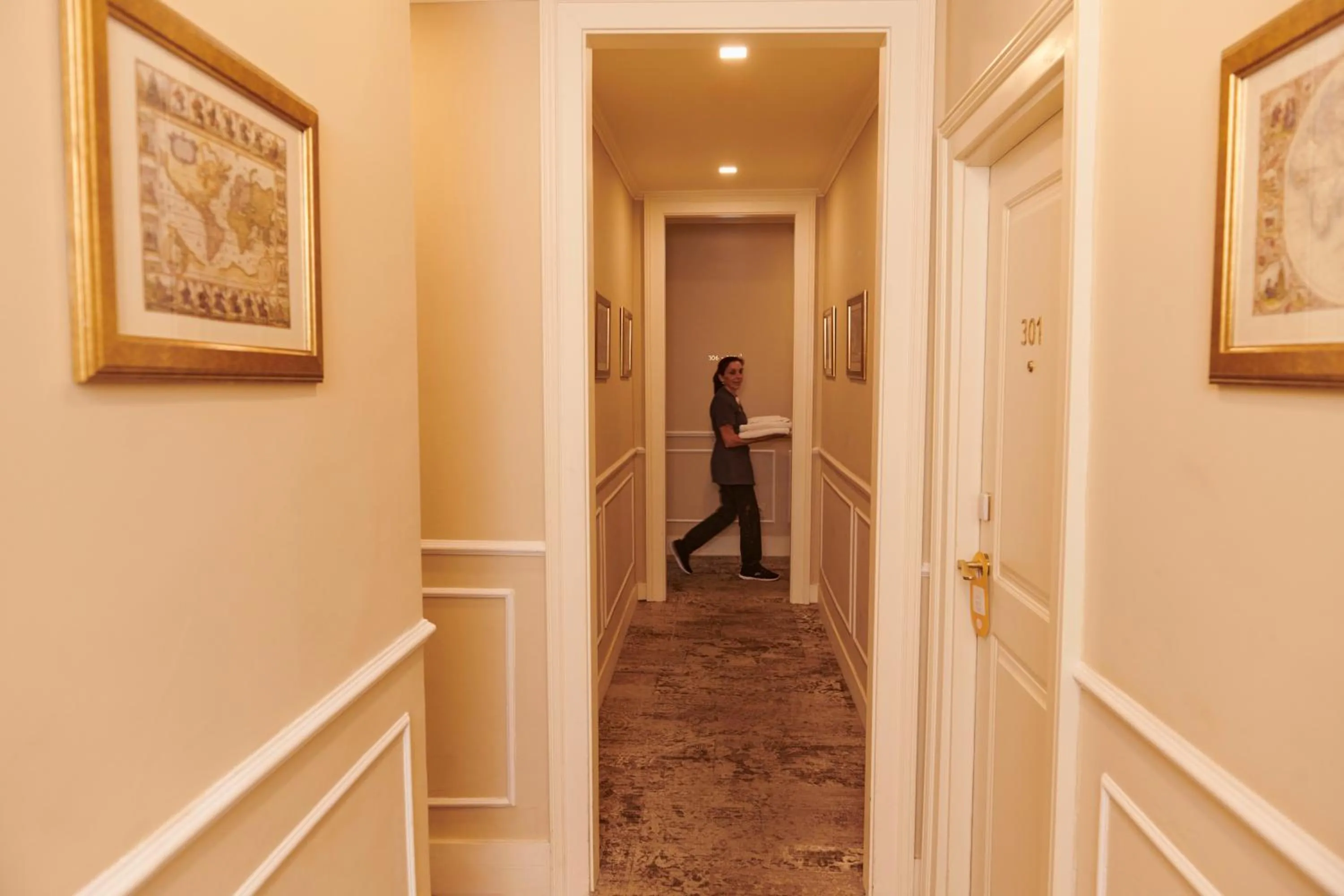 People in Hotel Alegria