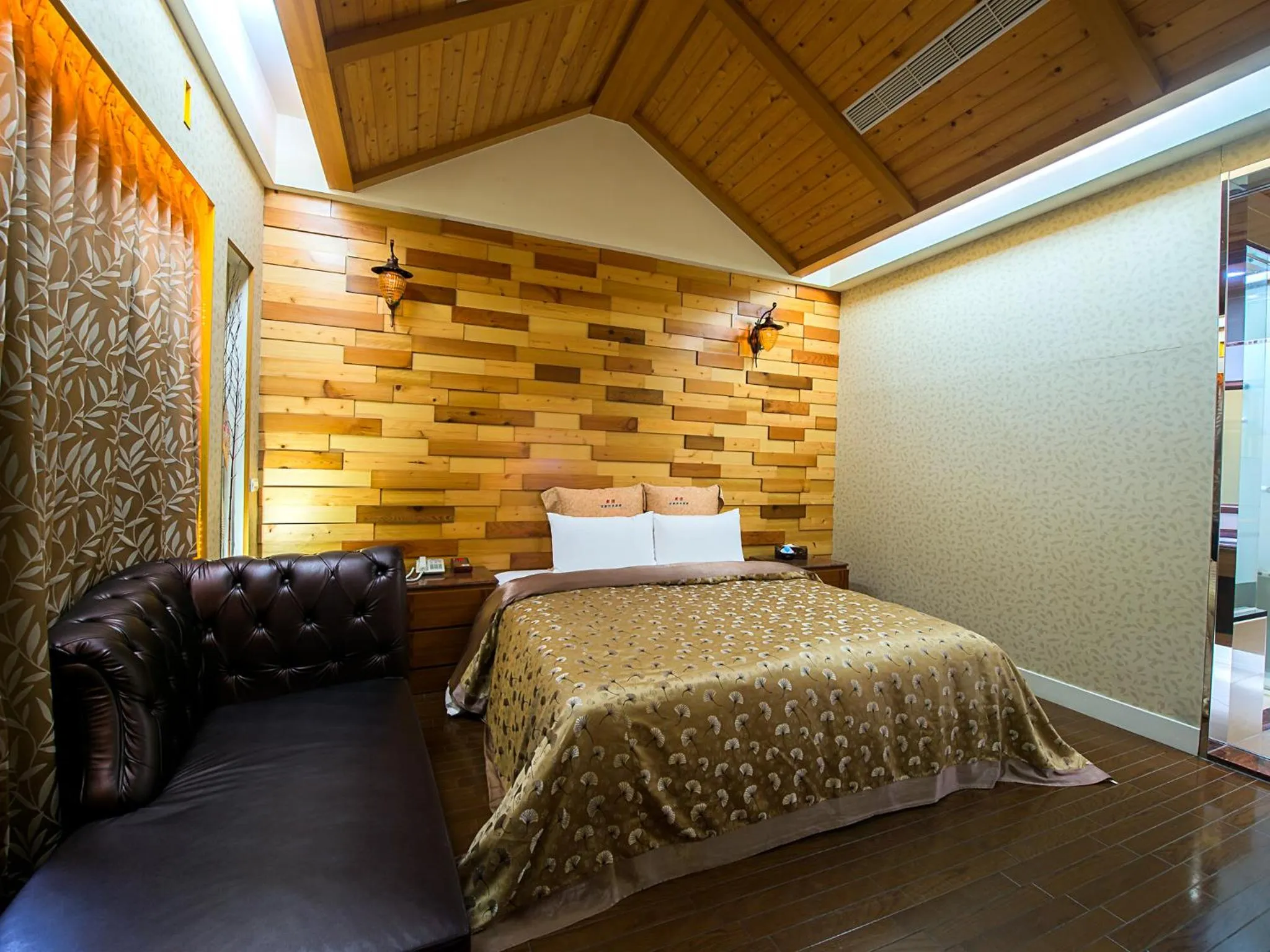 Photo of the whole room, Bed in Lai Yin Motel