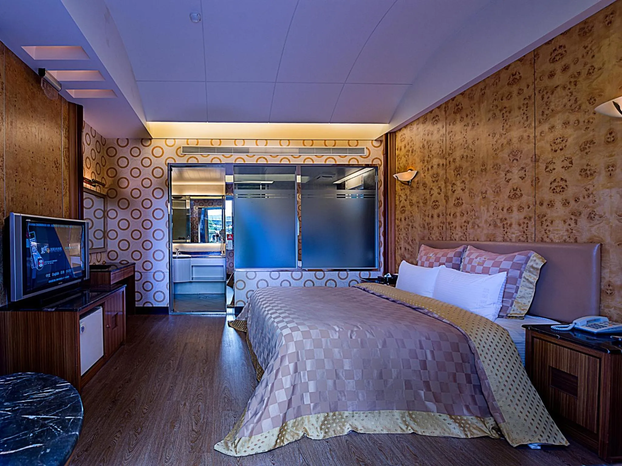 Bathroom, Bed in Lai Yin Motel