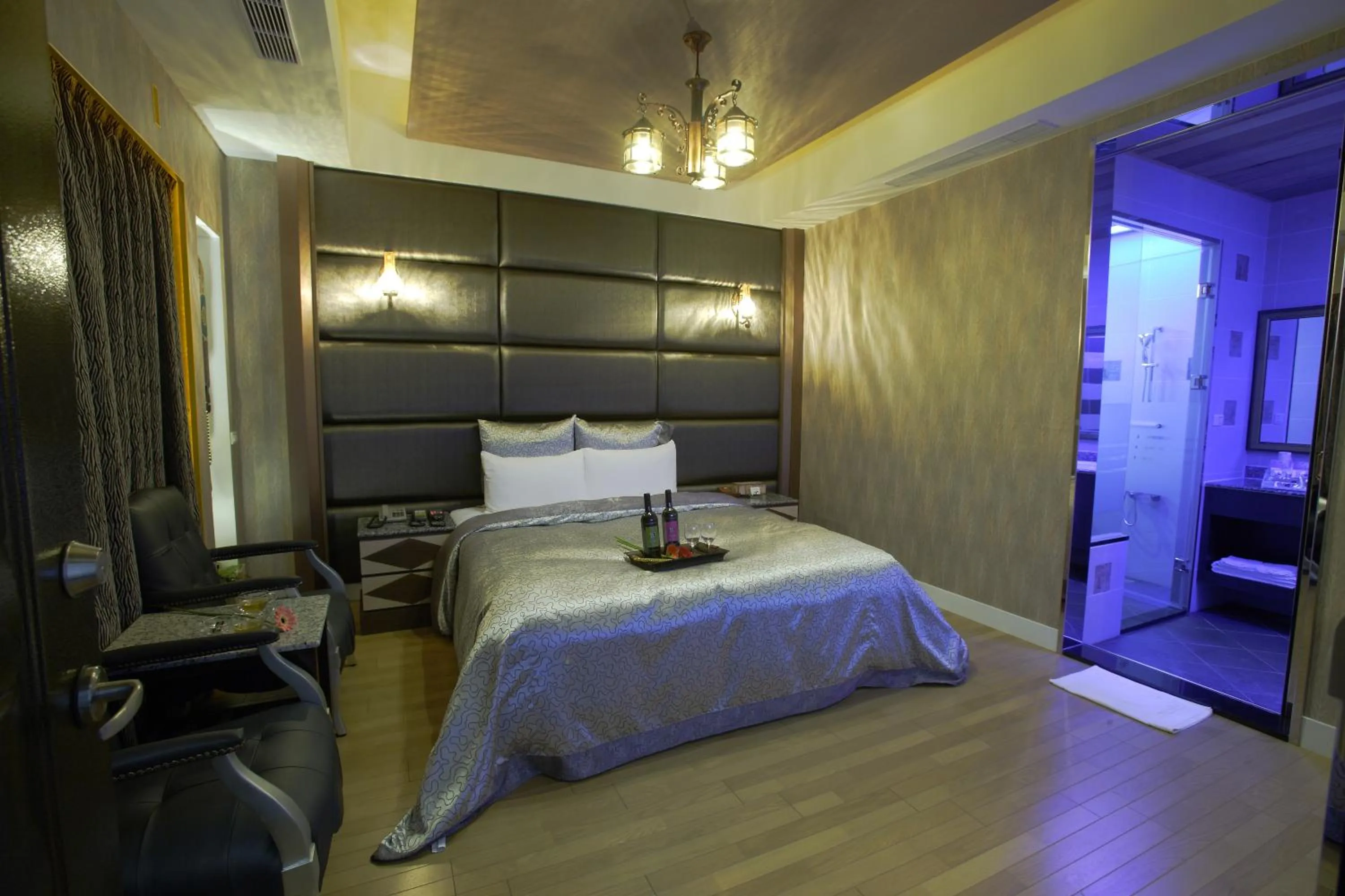 Photo of the whole room, Bed in Lai Yin Motel