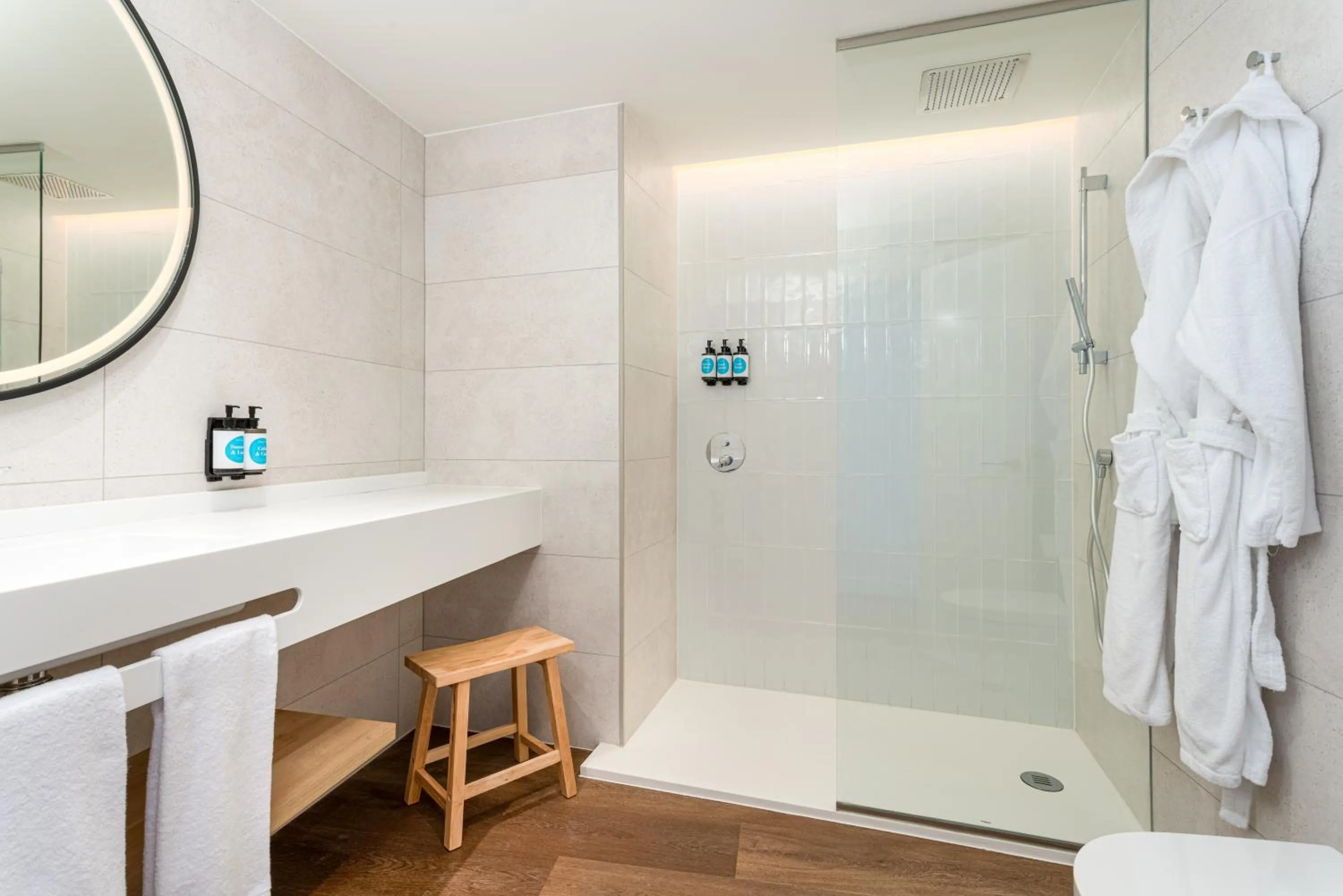 Shower in Mediterranean Palace