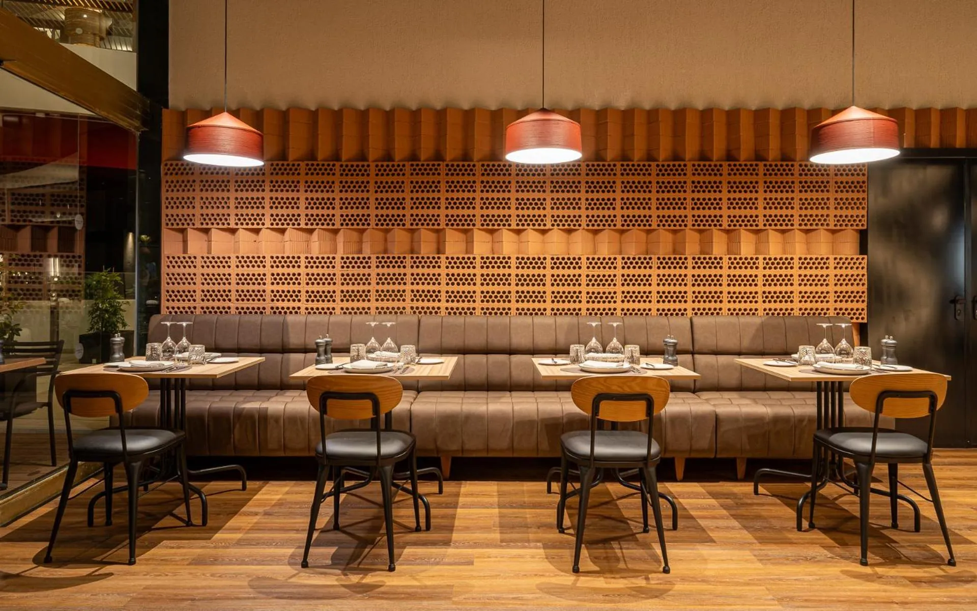 Restaurant/places to eat in Mediterranean Palace