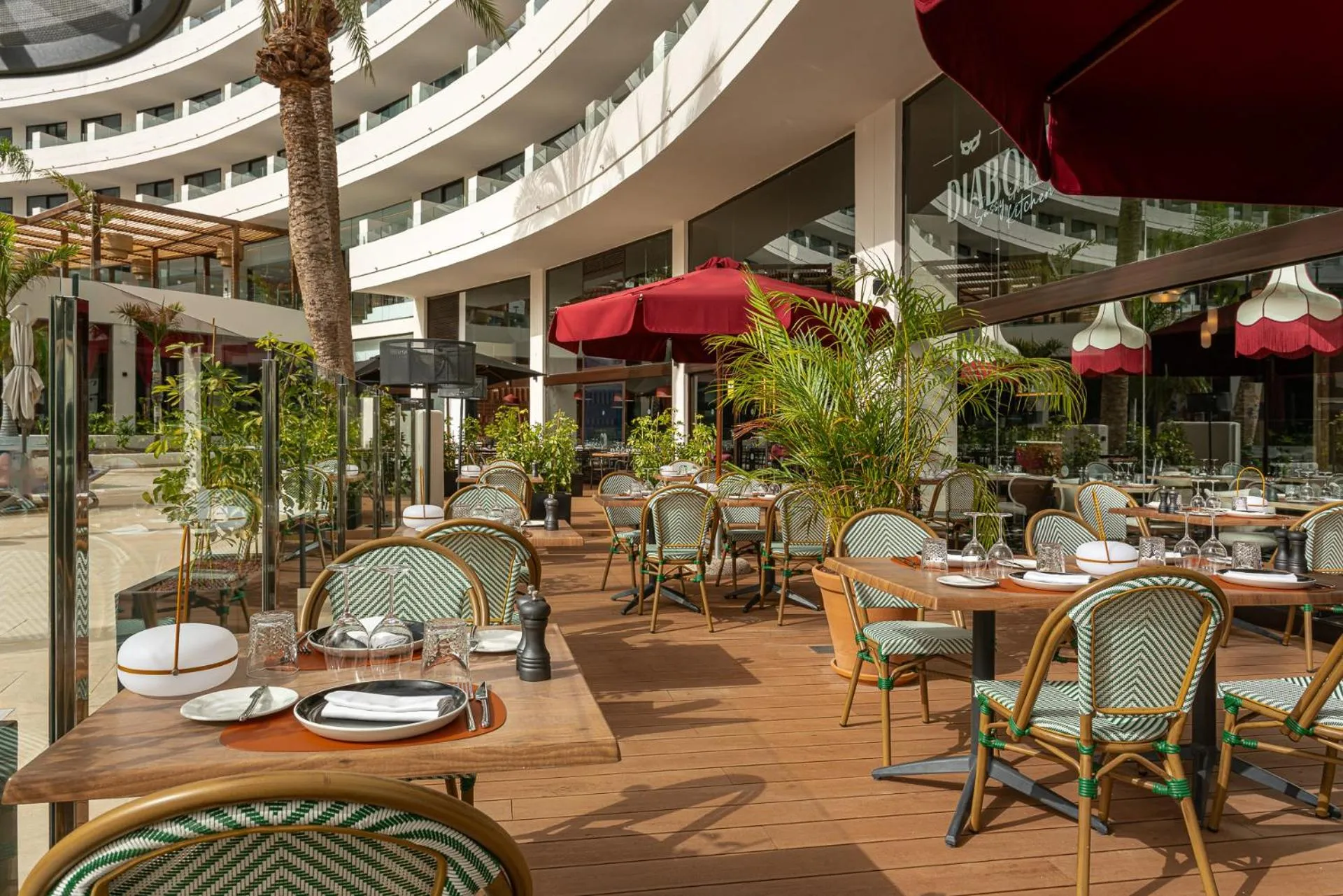 Restaurant/places to eat in Mediterranean Palace