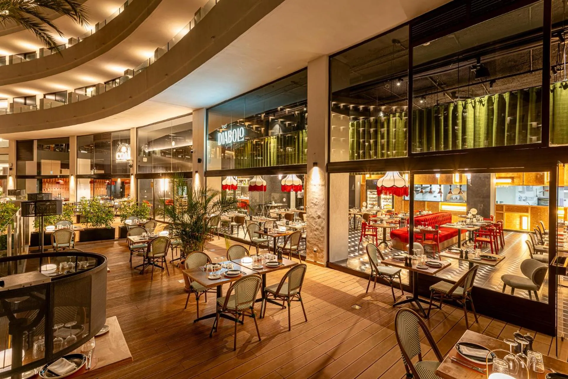 Restaurant/places to eat in Mediterranean Palace