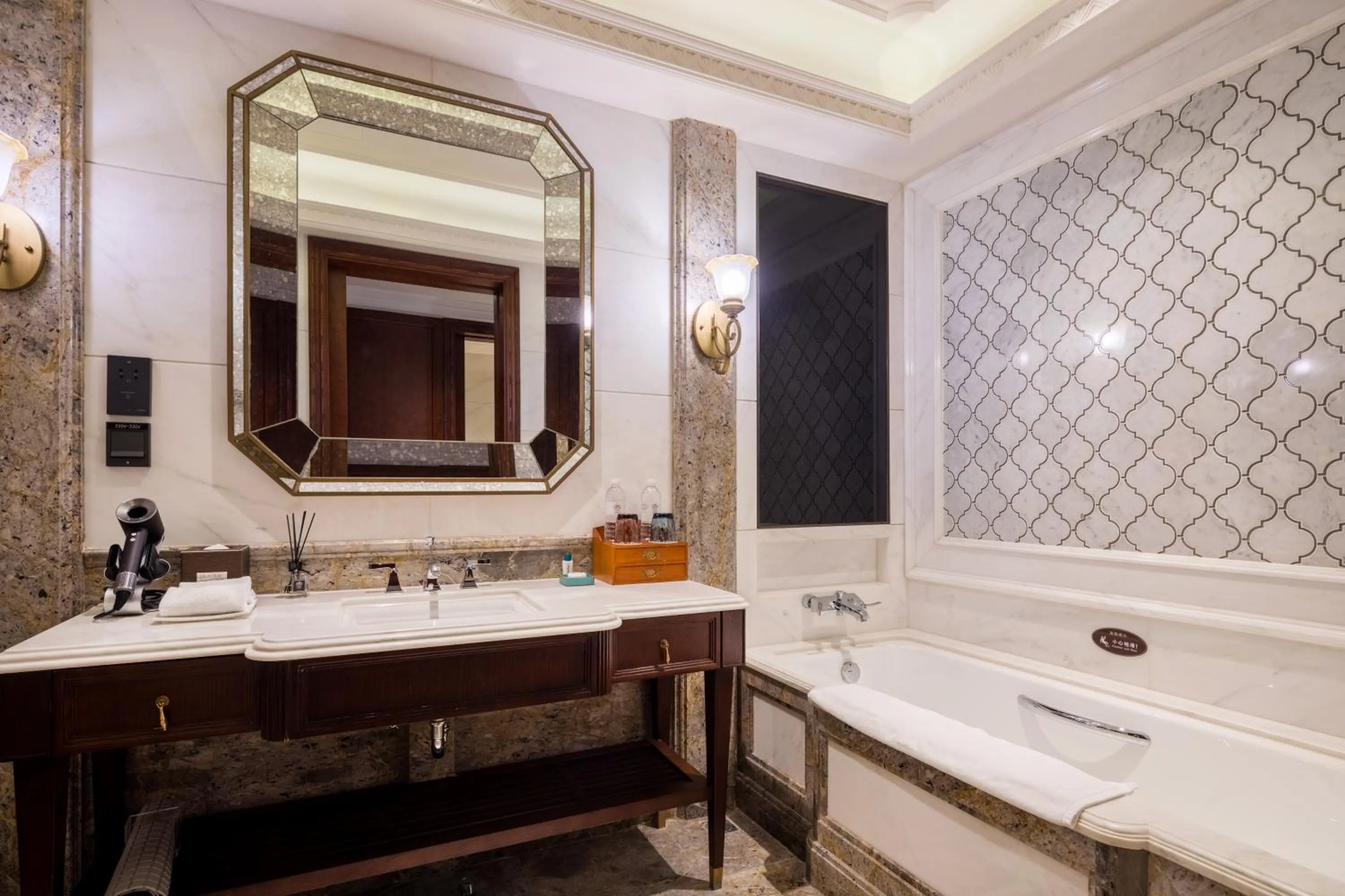 Bathroom in Shanghai Donghu Hotel - Shanghai Style Garden House