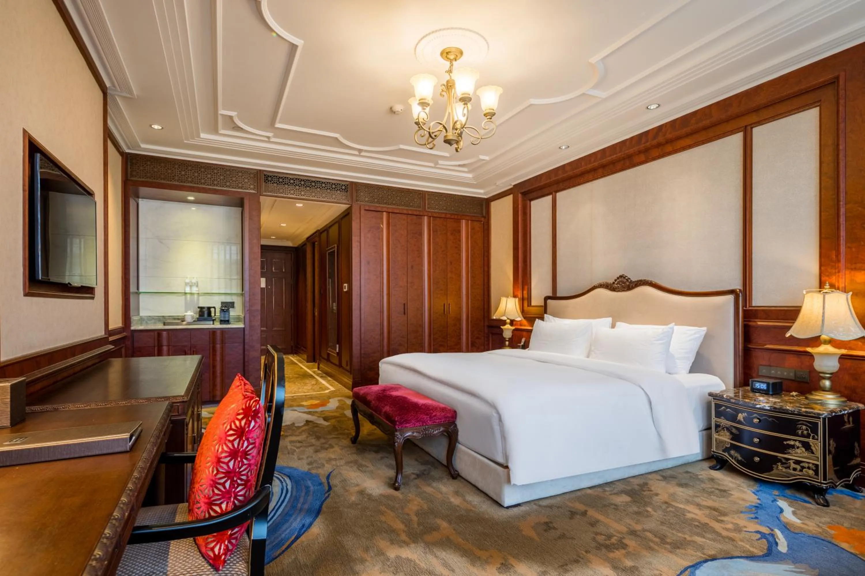 Bed in Shanghai Donghu Hotel - Shanghai Style Garden House