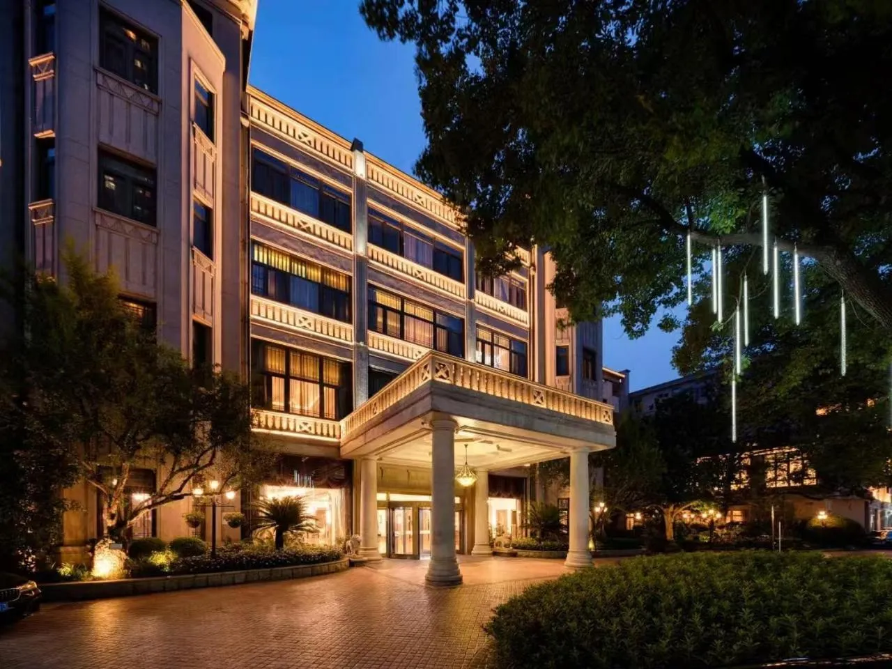 Night in Shanghai Donghu Hotel - Shanghai Style Garden House
