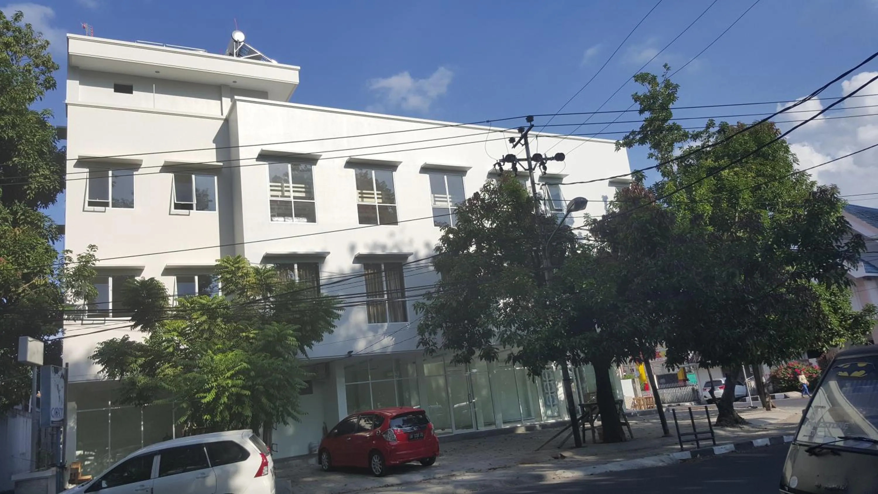 Facade/entrance in RedDoorz Hostel @ Manado Green Hostel