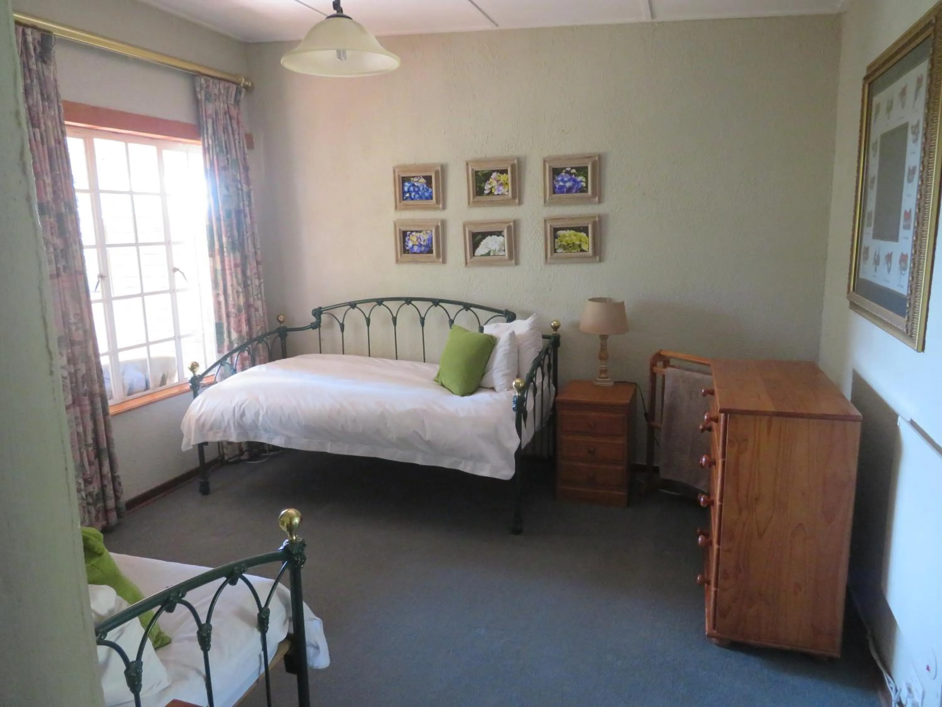 Bedroom, Bed in Notting Hill Lodge