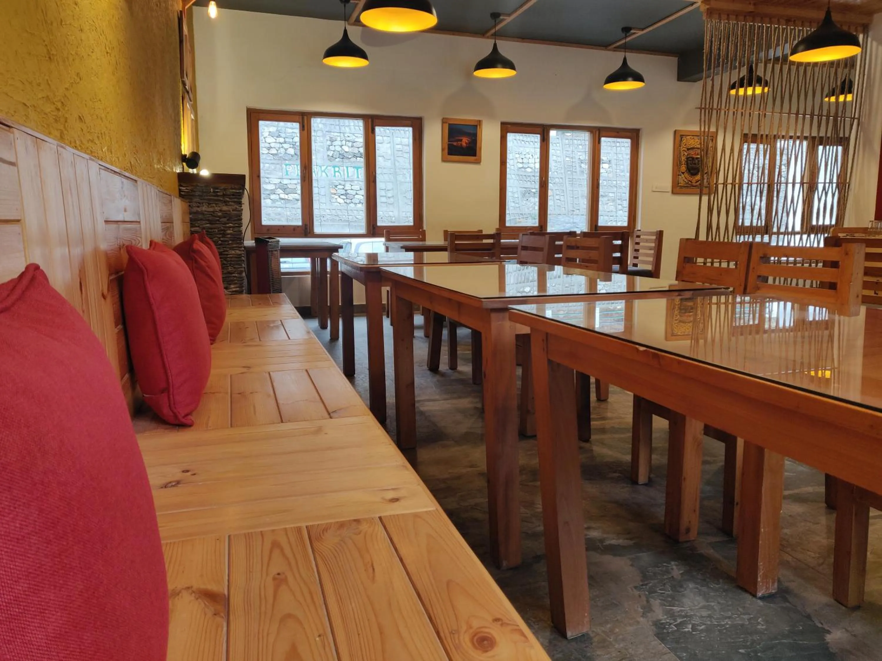 Restaurant/places to eat in Prakriti-The Retreat