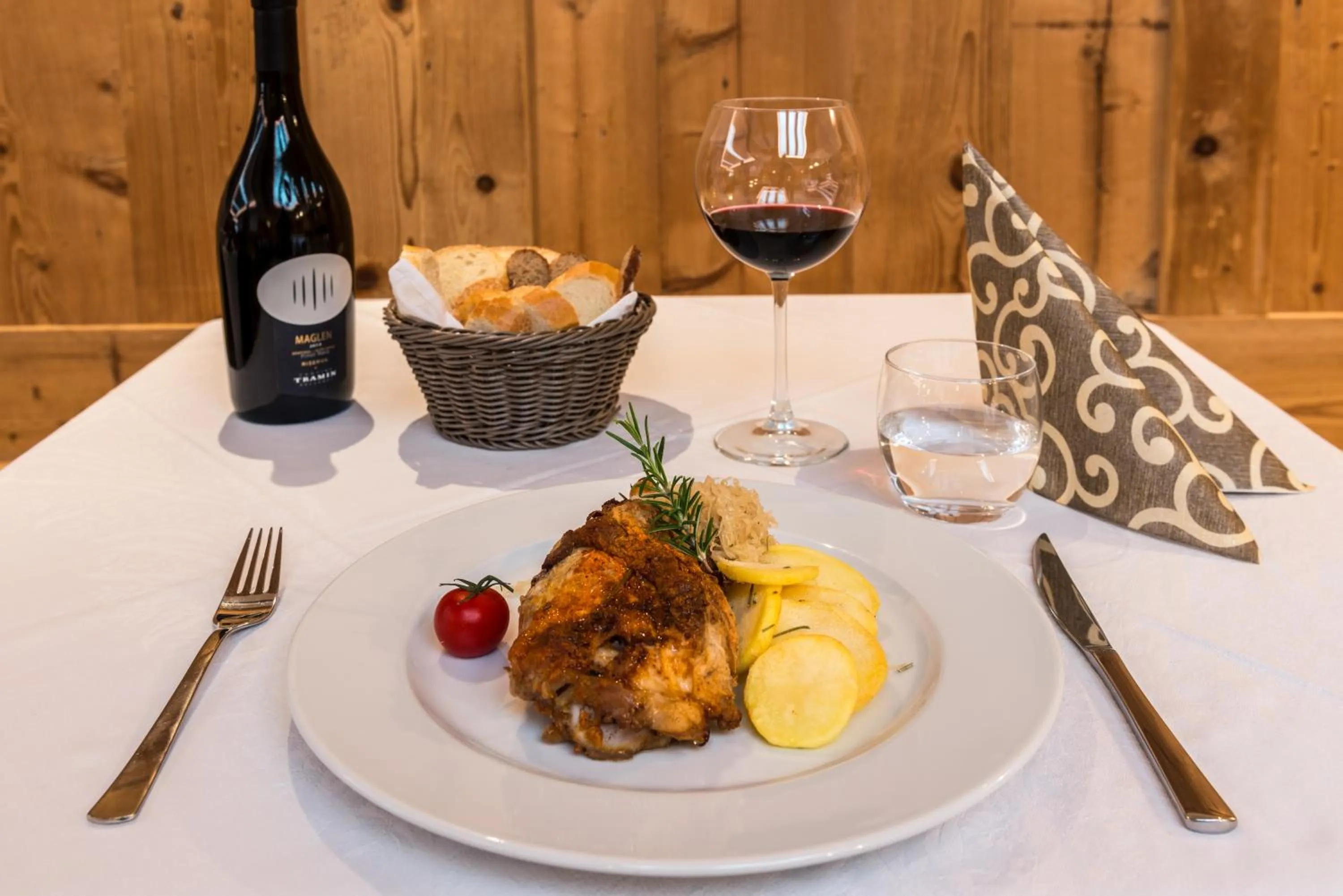 Restaurant/places to eat in Hotel Paradiso