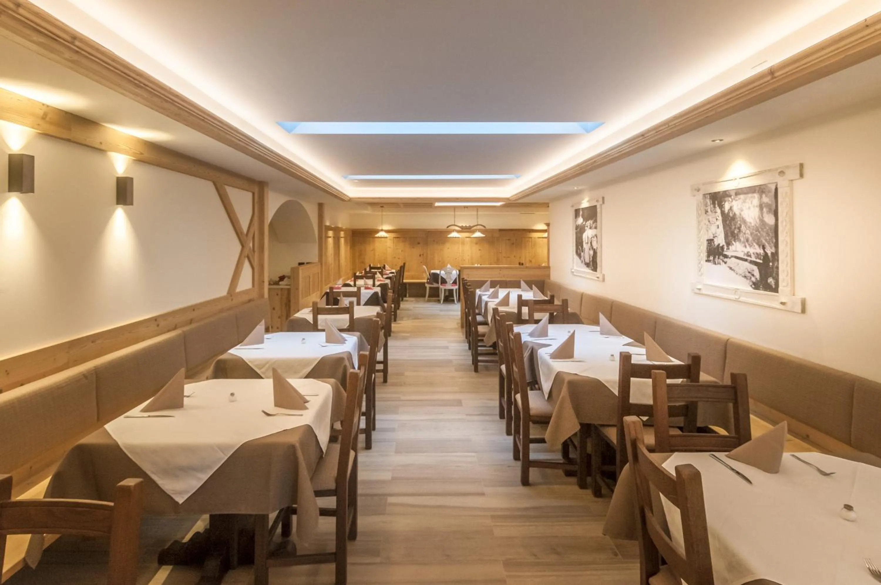 Restaurant/places to eat in Hotel Paradiso