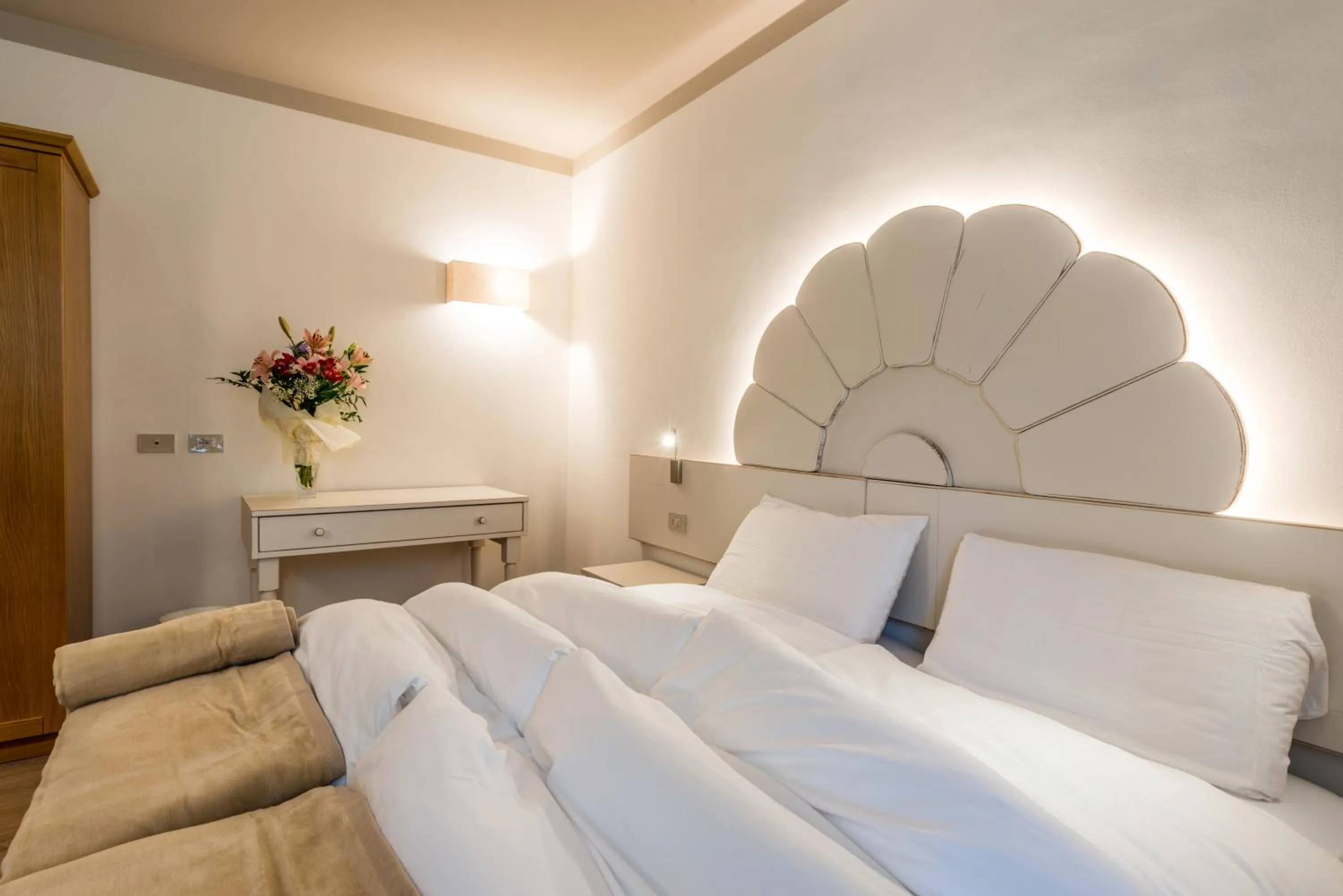 Bed in Hotel Paradiso