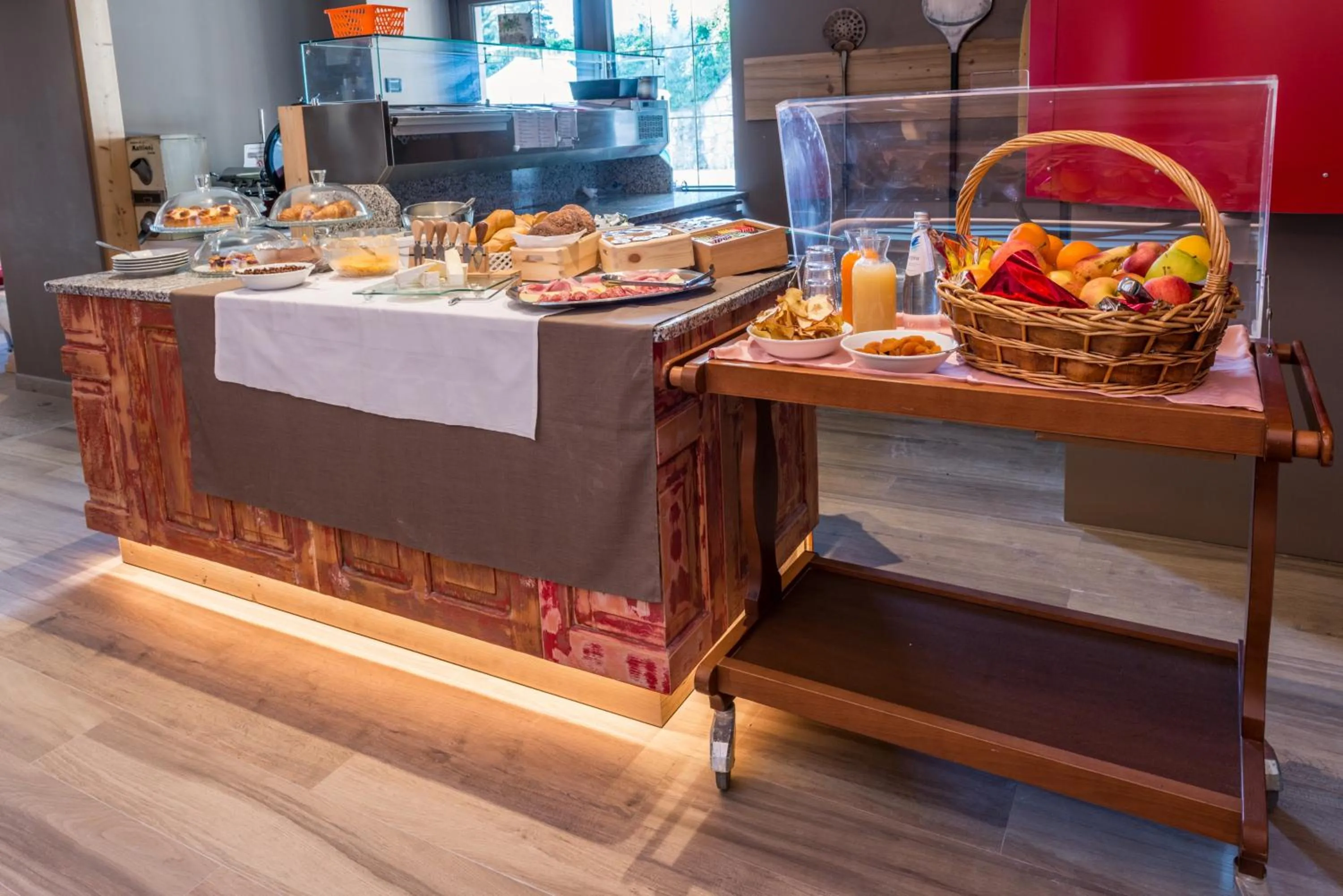 Food and drinks in Hotel Paradiso