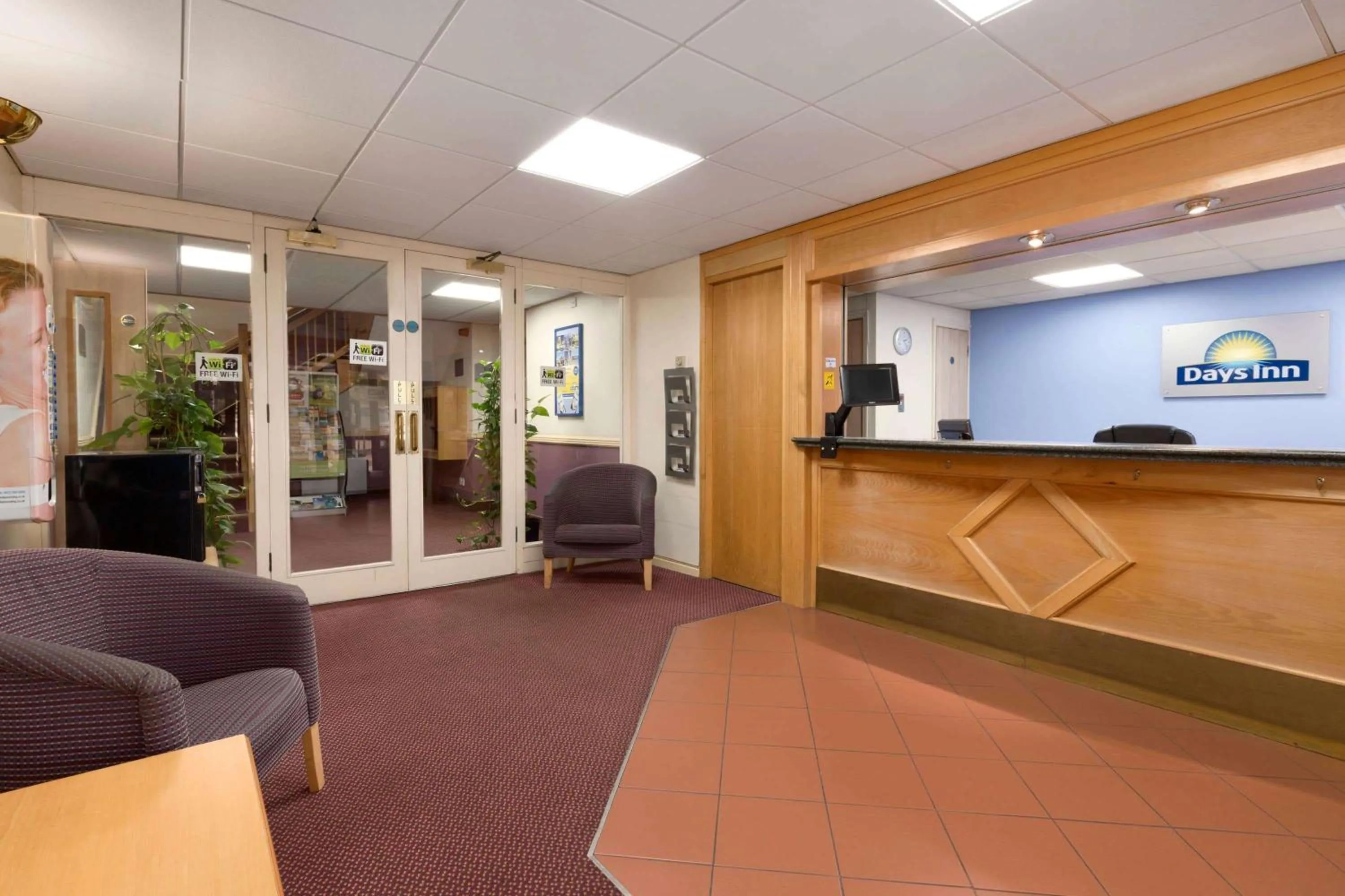 Lobby or reception in Days Inn Southampton Rownhams