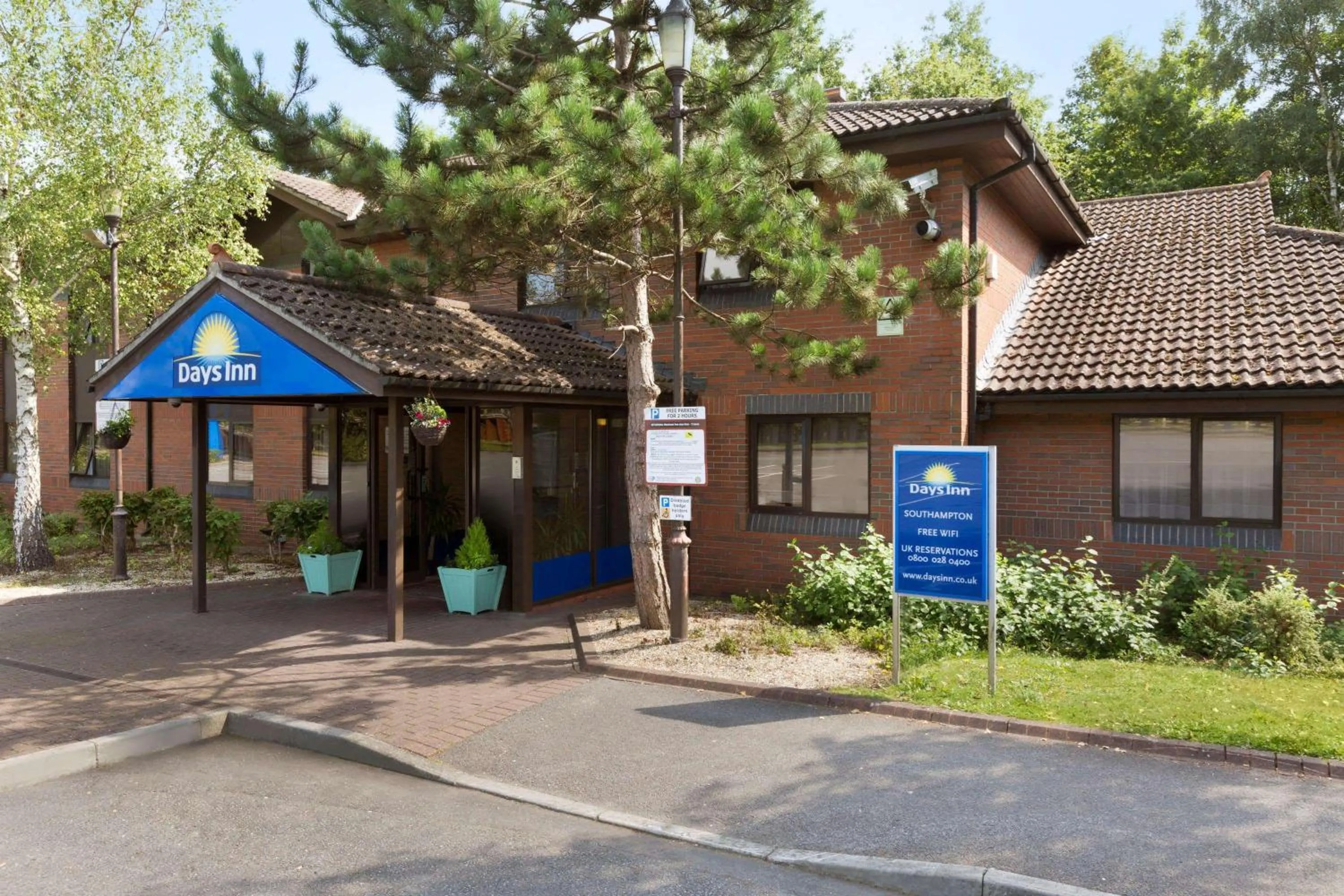 Property building in Days Inn Southampton Rownhams