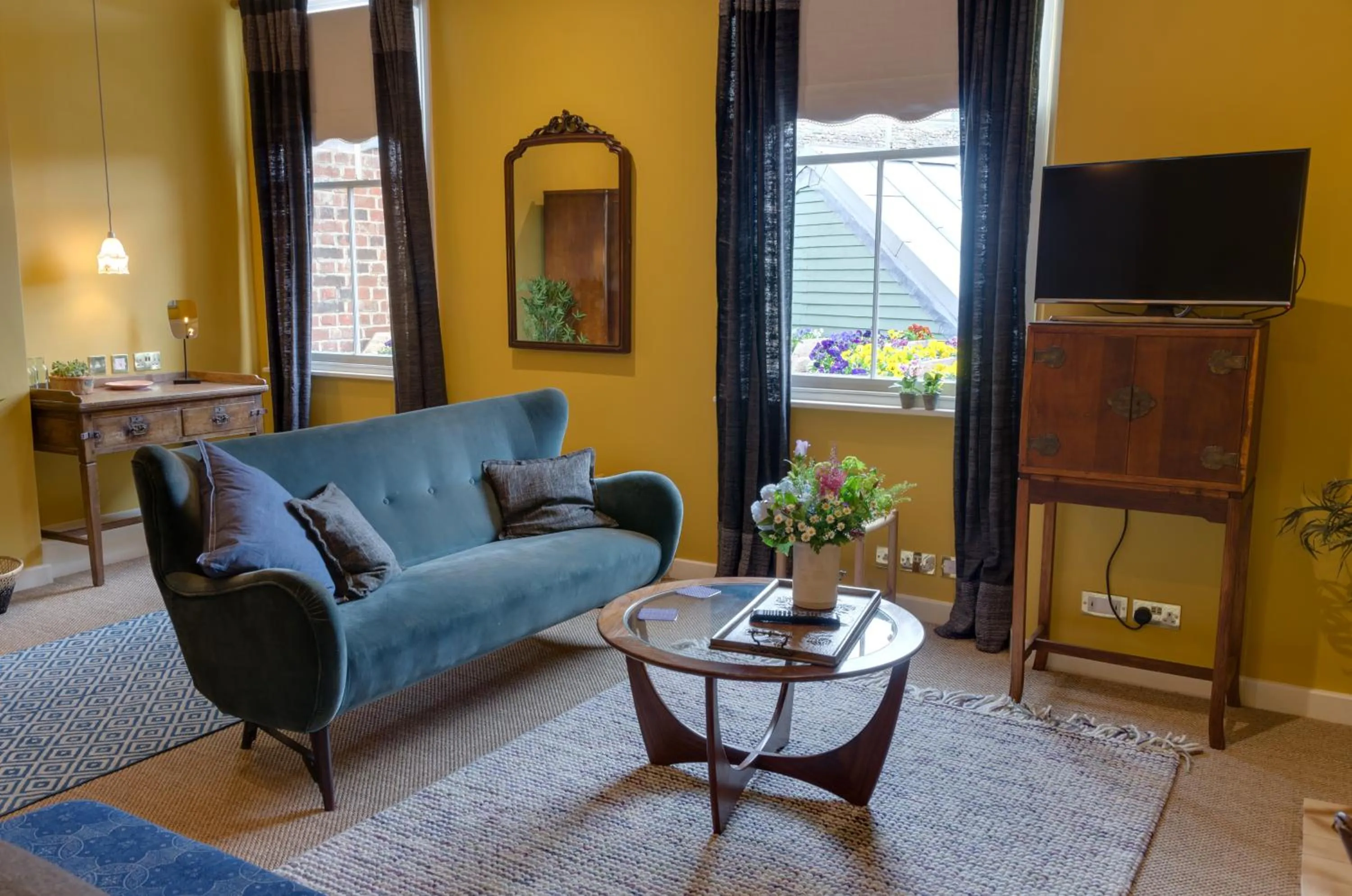 Living room in The Crown