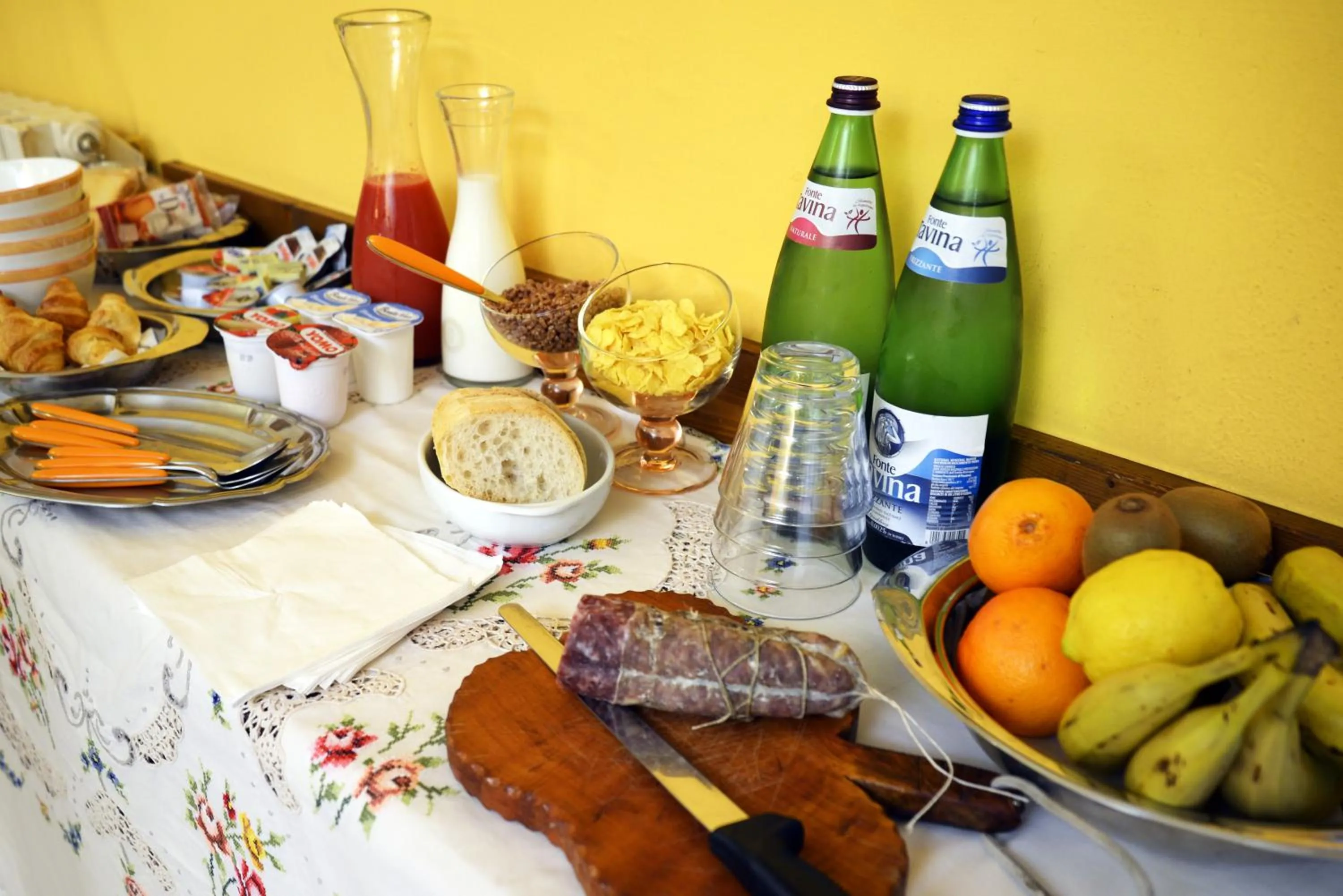 Continental breakfast in La Casa Ritrovata