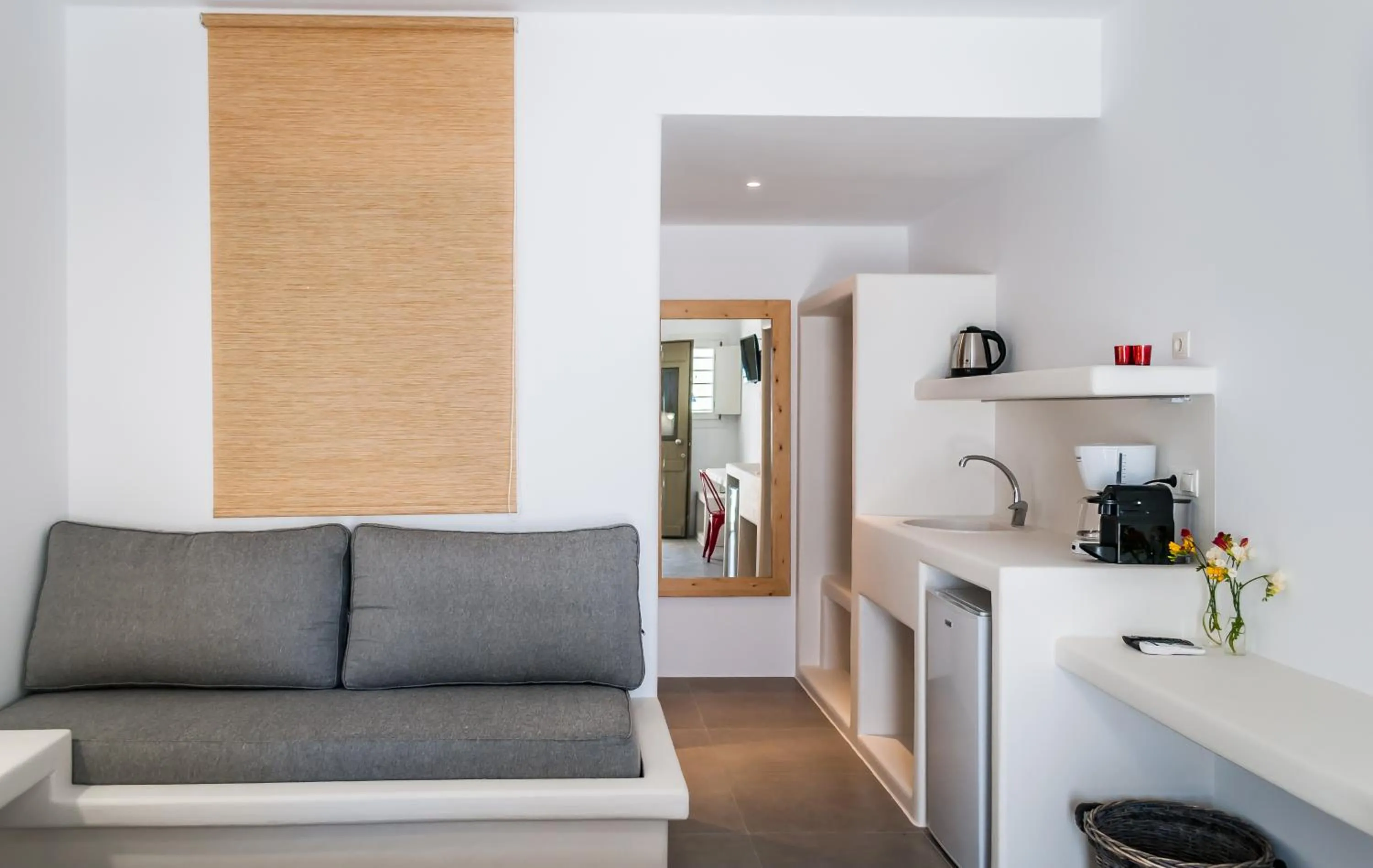 Coffee/tea facilities in Vilos Suites