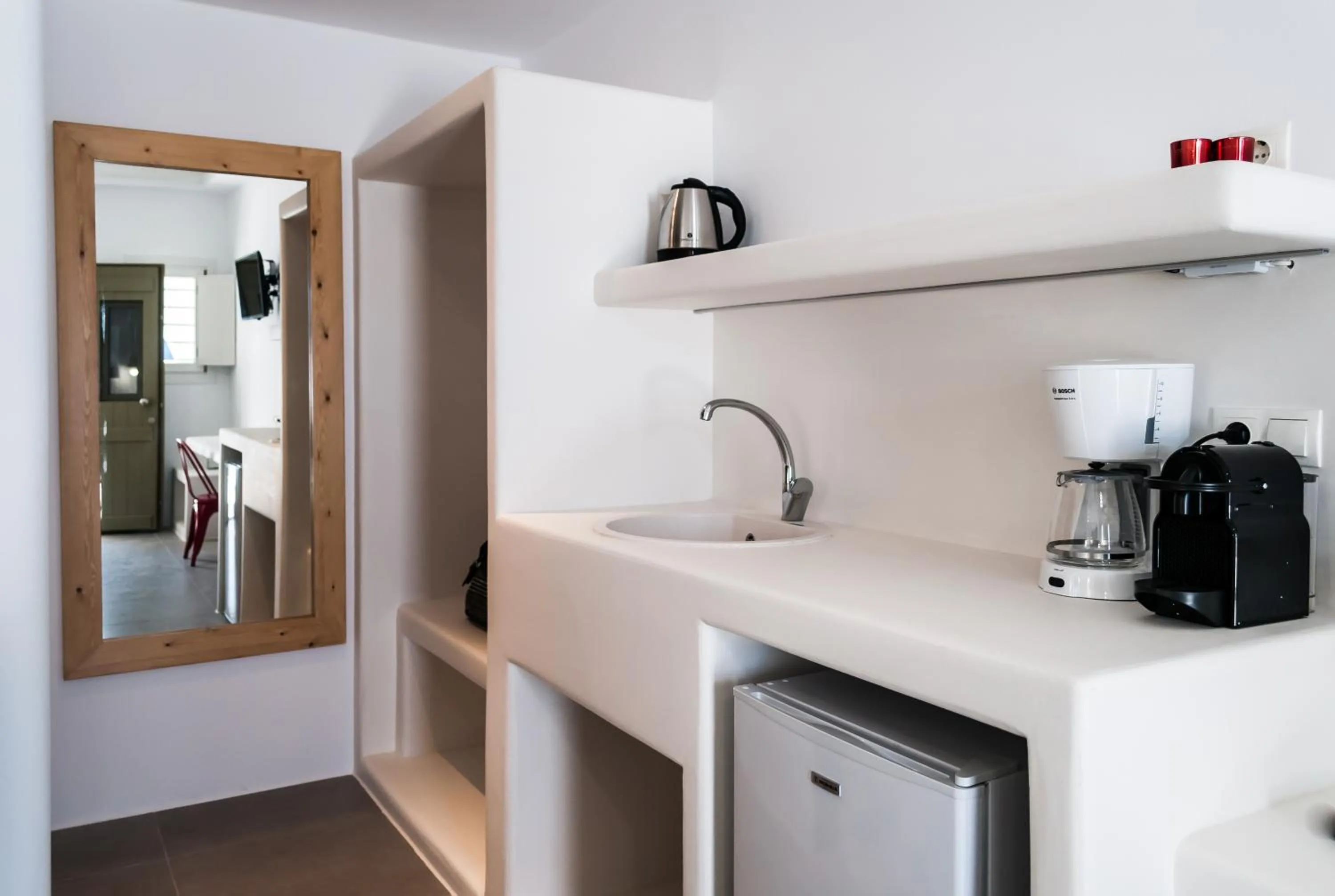 Coffee/tea facilities in Vilos Suites