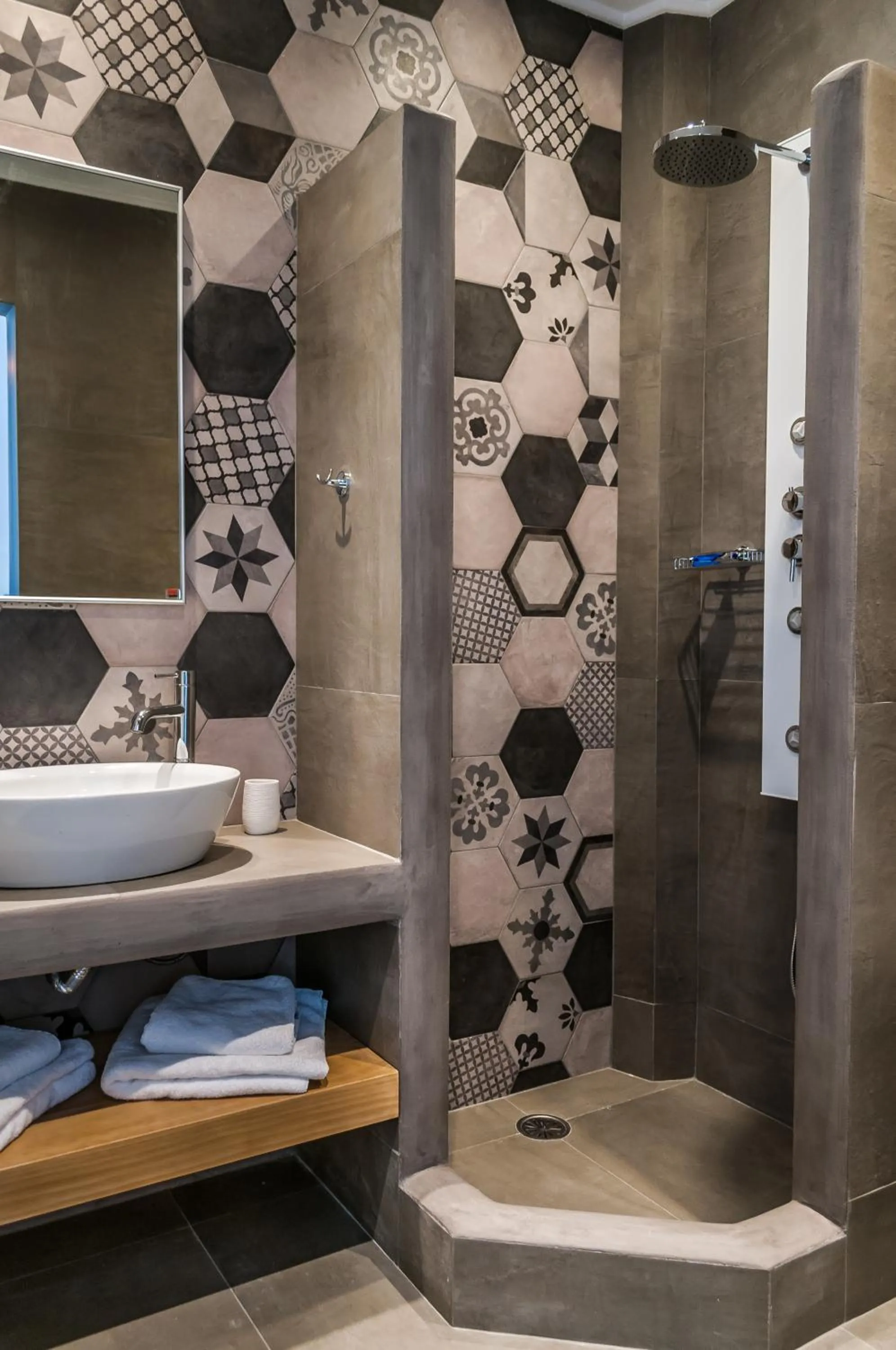 Shower in Vilos Suites