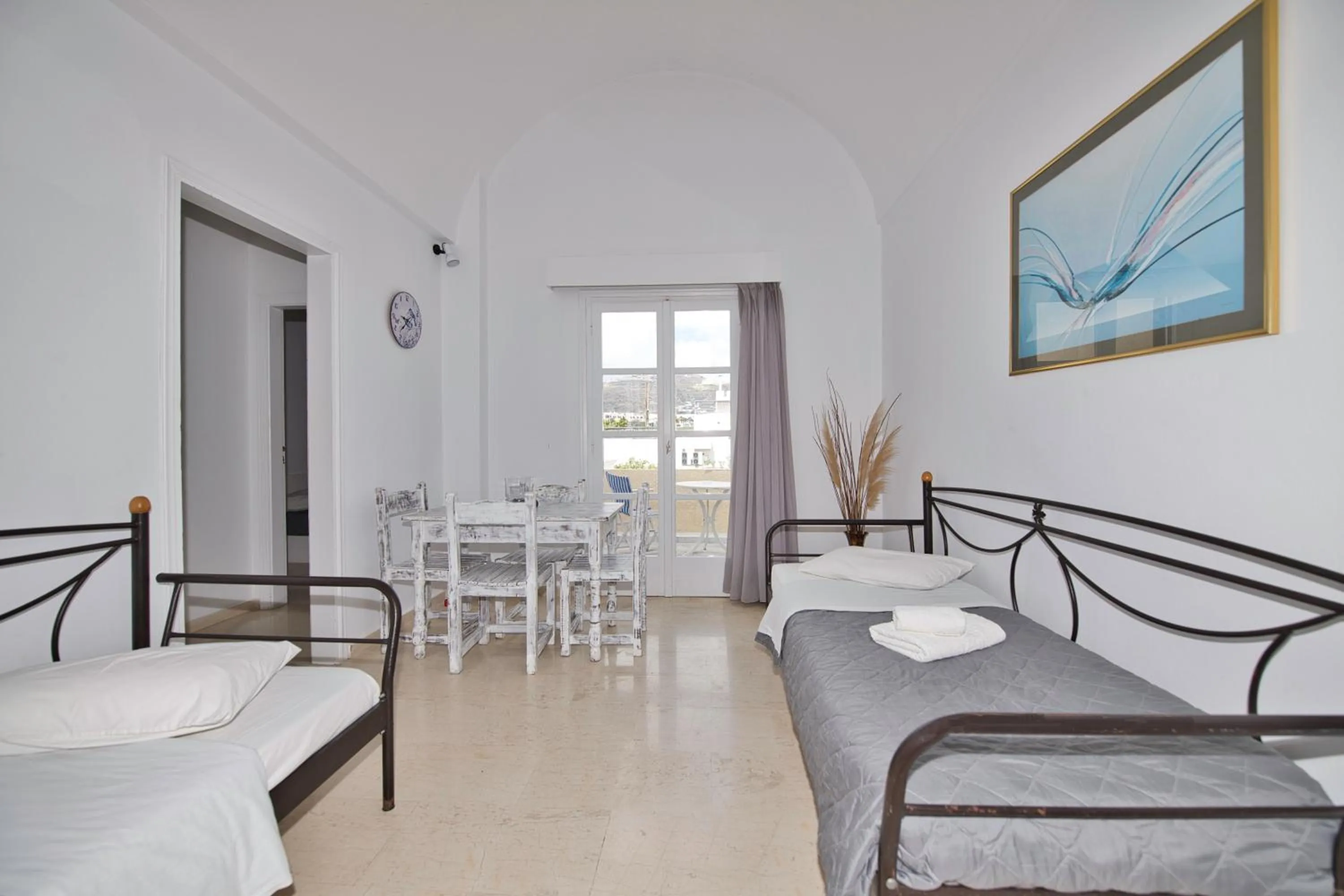 Bed in Ira Apartments