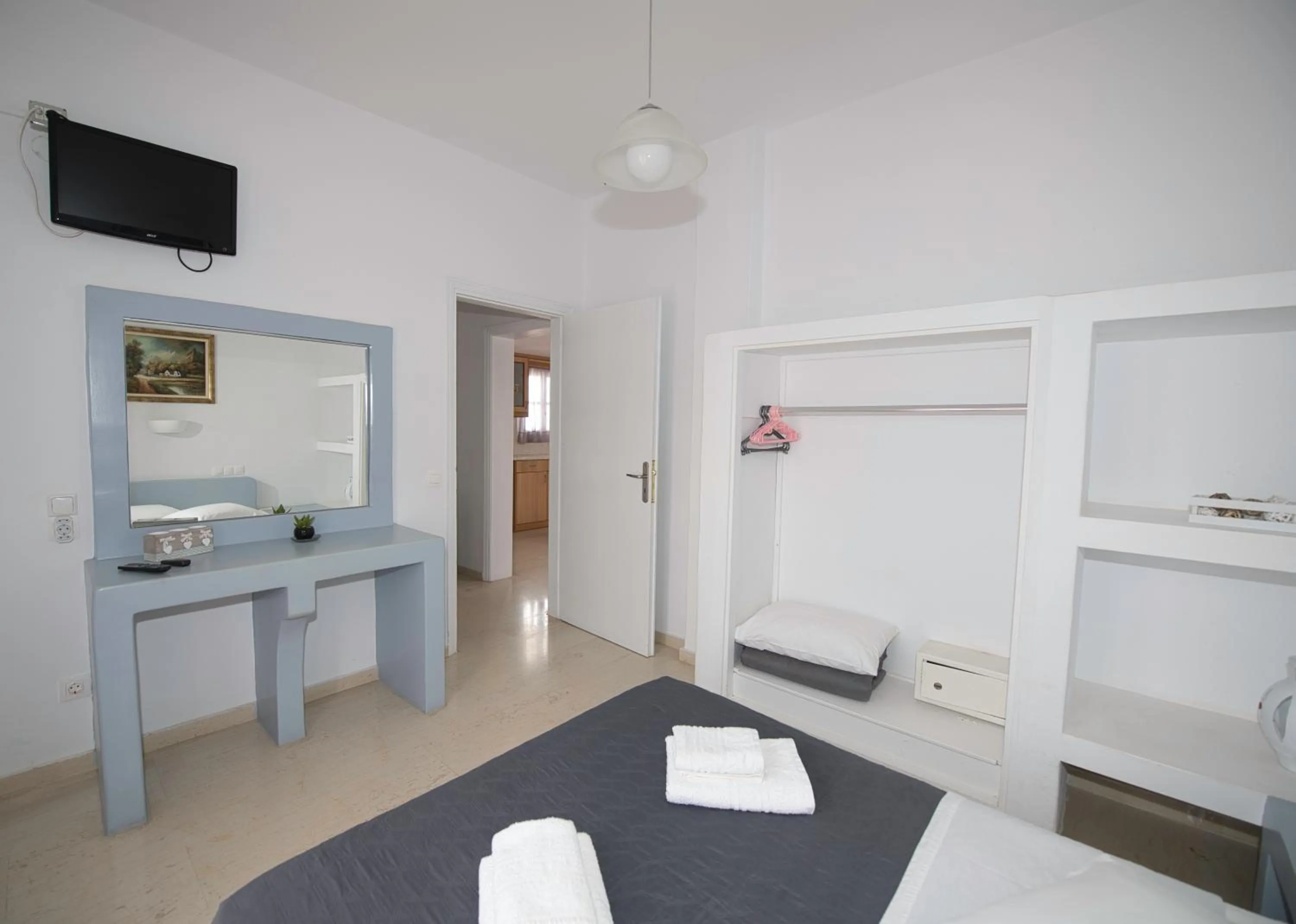 Bed in Ira Apartments