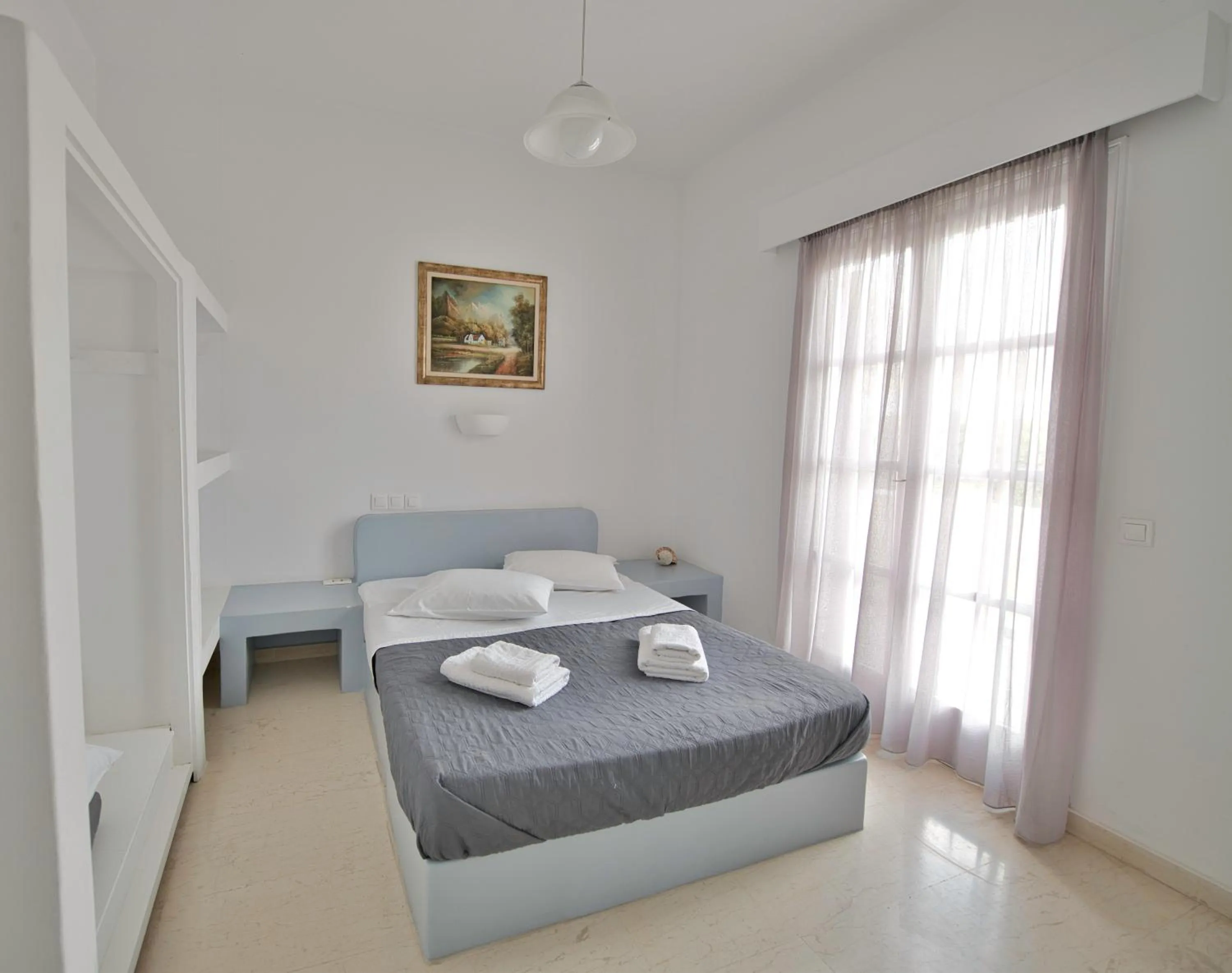 Bed in Ira Apartments