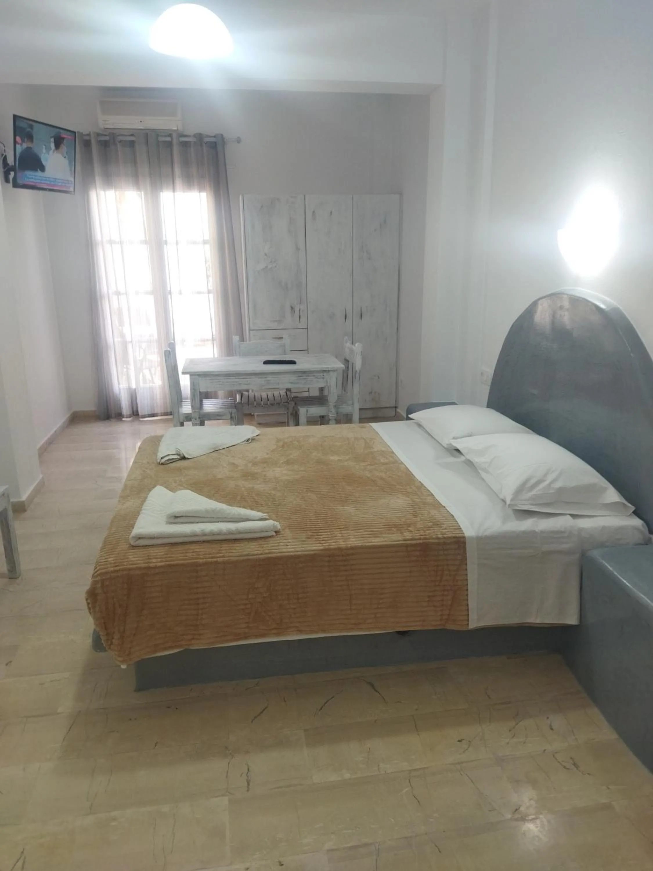 Bed in Ira Apartments