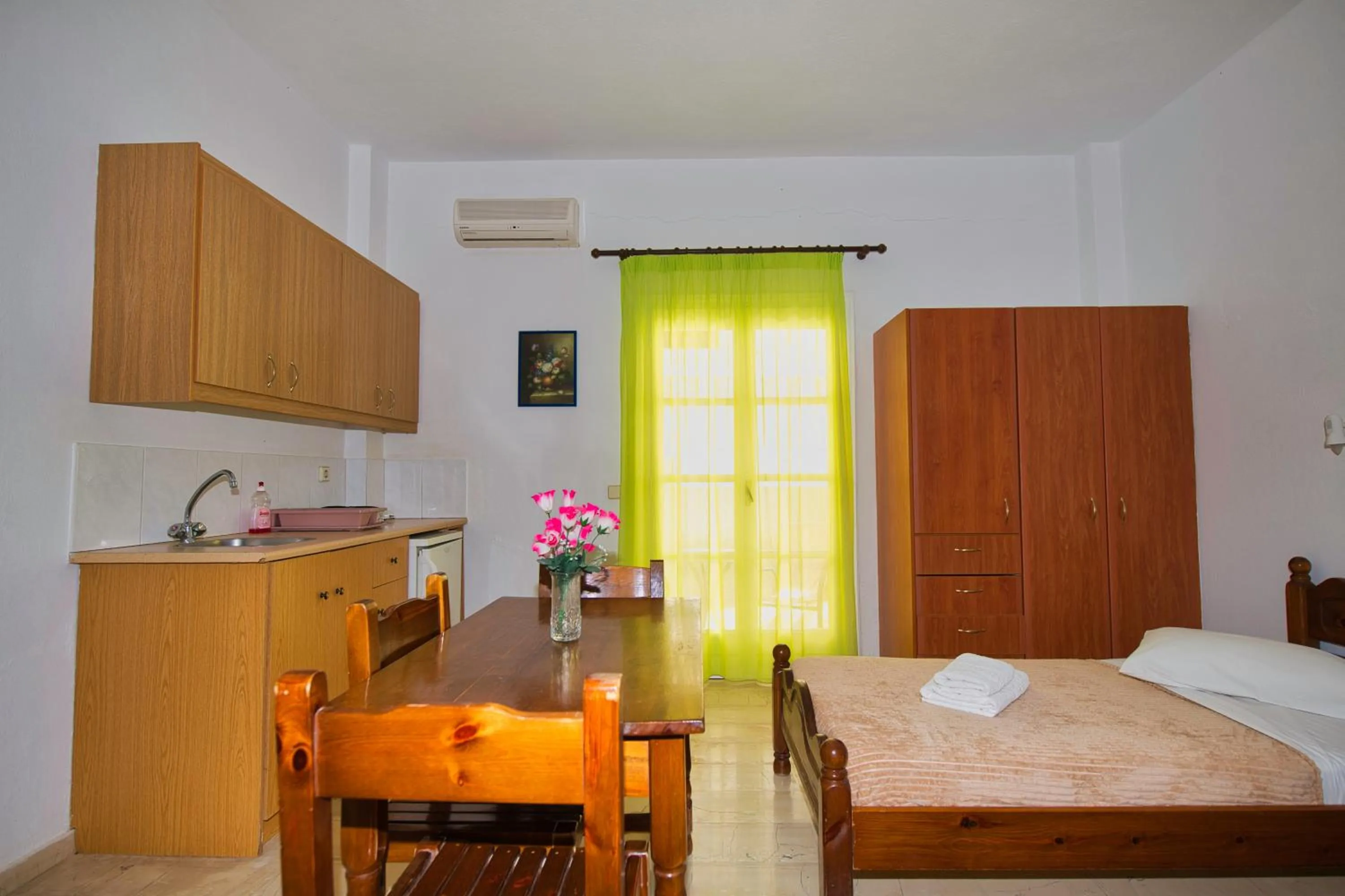 Bed in Ira Apartments