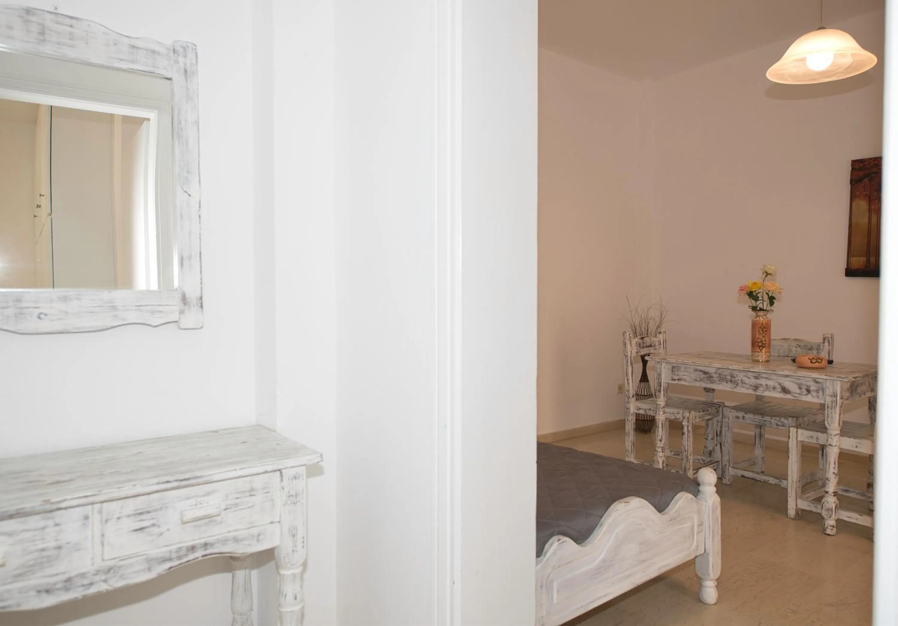 Bed in Ira Apartments