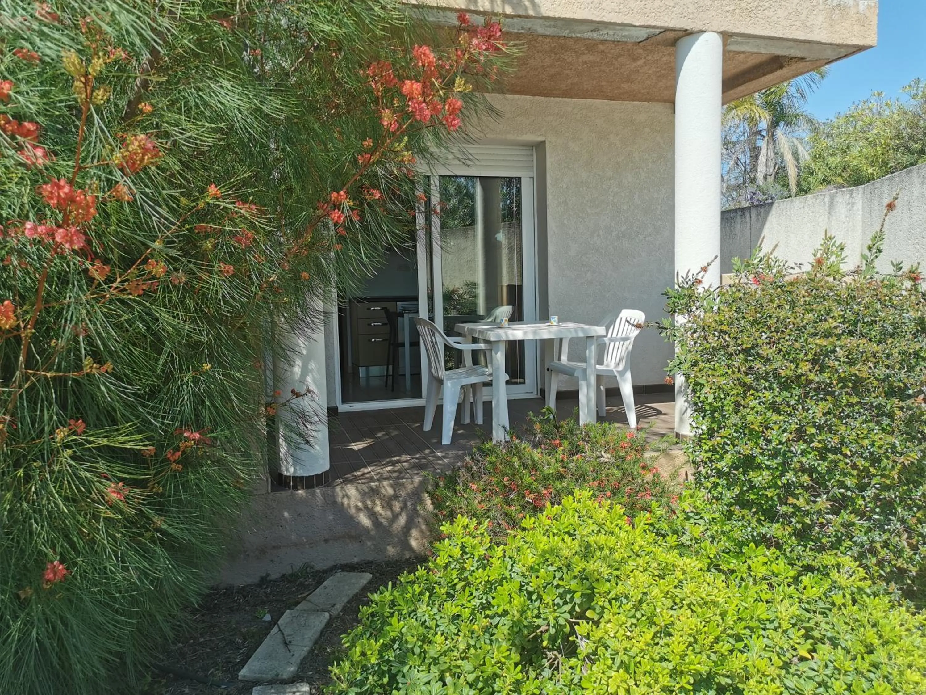 Patio in Terres de France - Les Hauts du Maquis