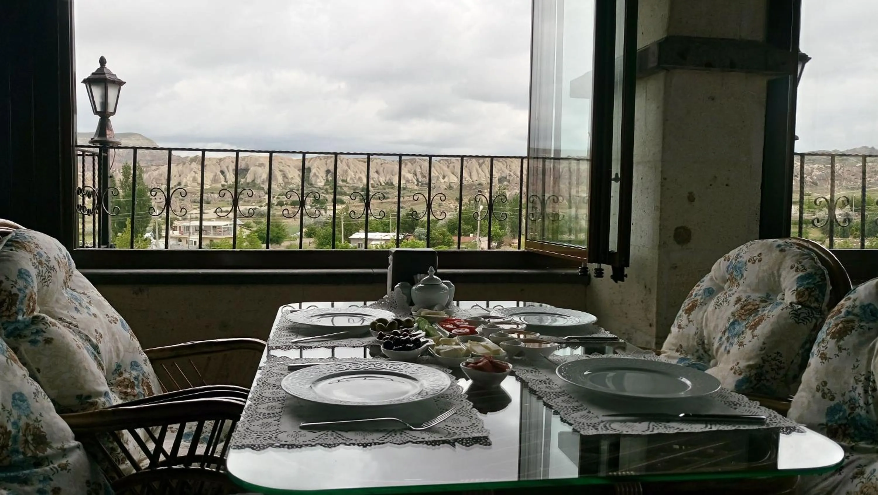 Food and drinks in Sun Rise View Hotel