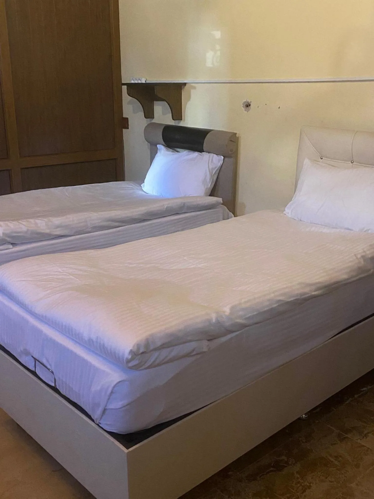 Bedroom, Bed in Sun Rise View Hotel