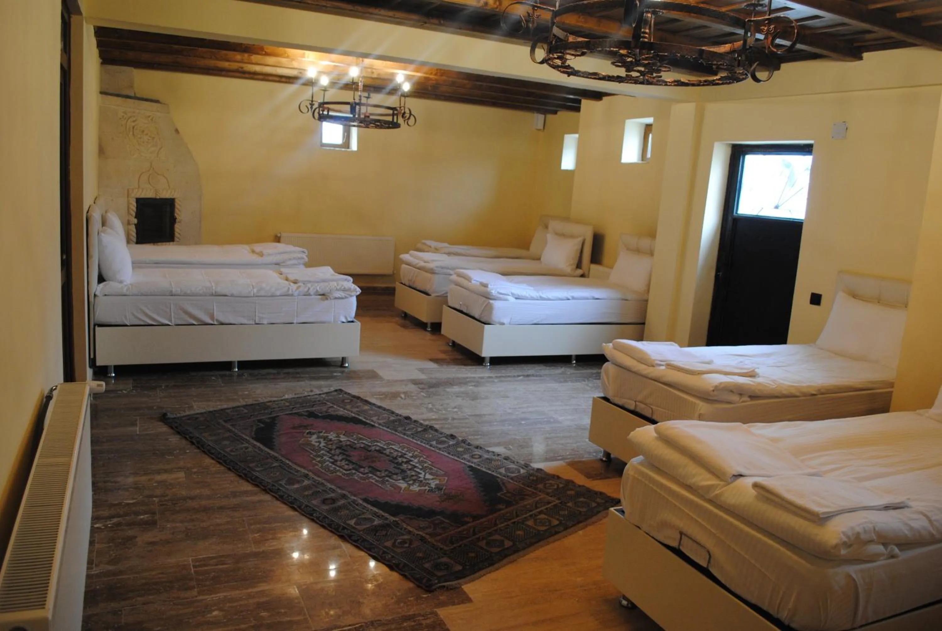 Photo of the whole room, Bed in Sun Rise View Hotel