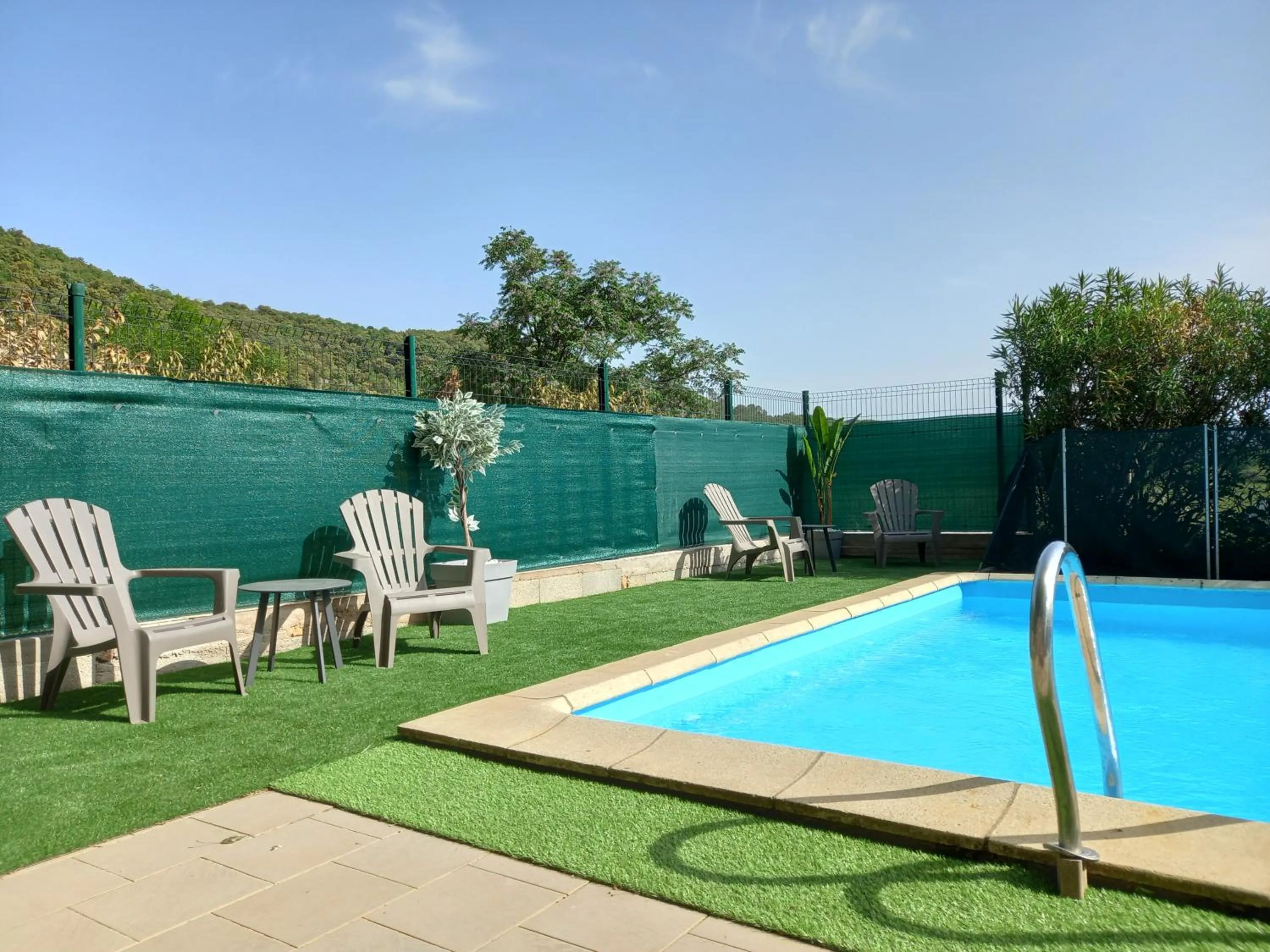 Swimming pool in Chambres d'hôtes Domaine de Pélissols