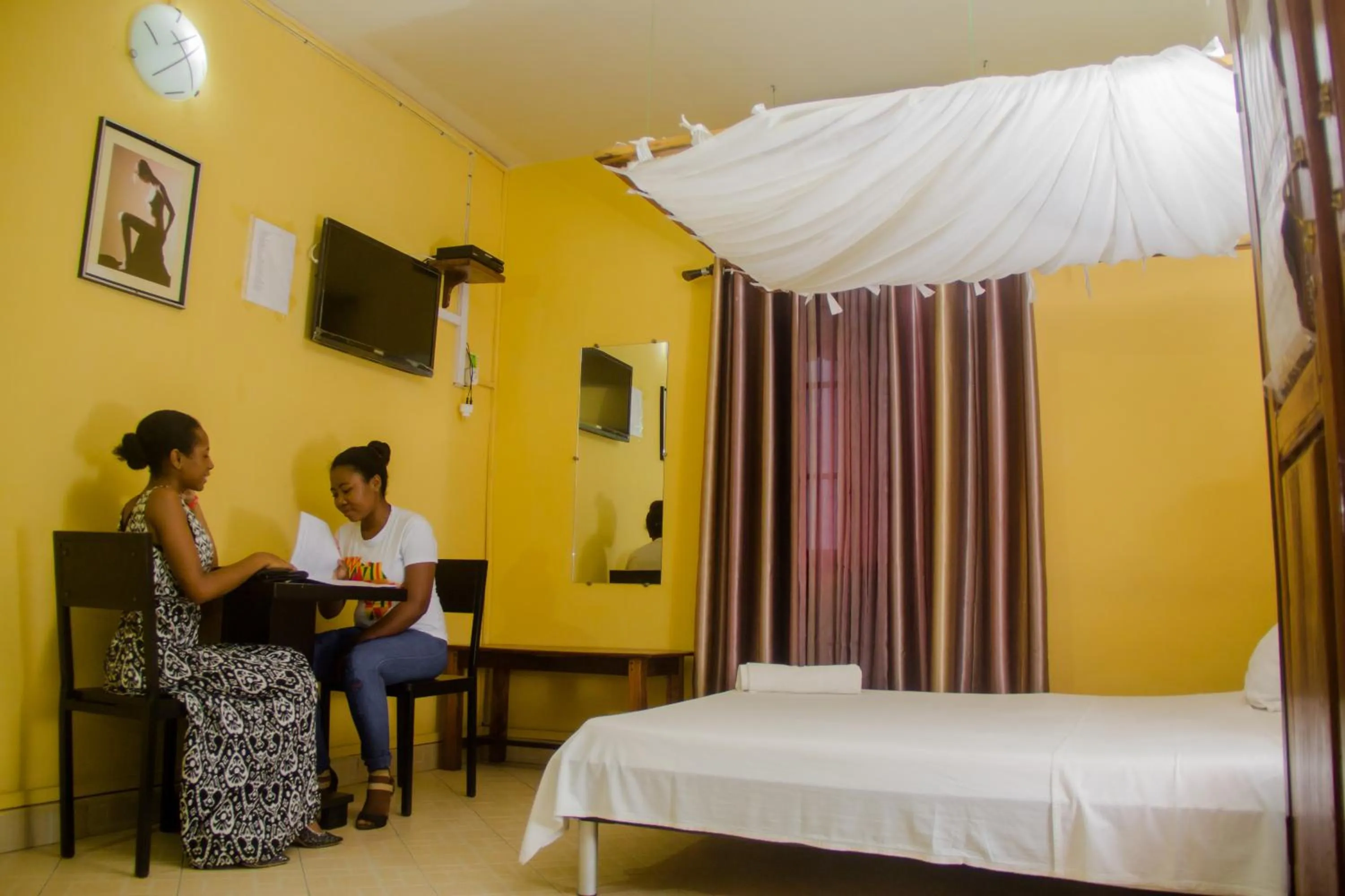 People, Bed in Salama Hôtel Majunga
