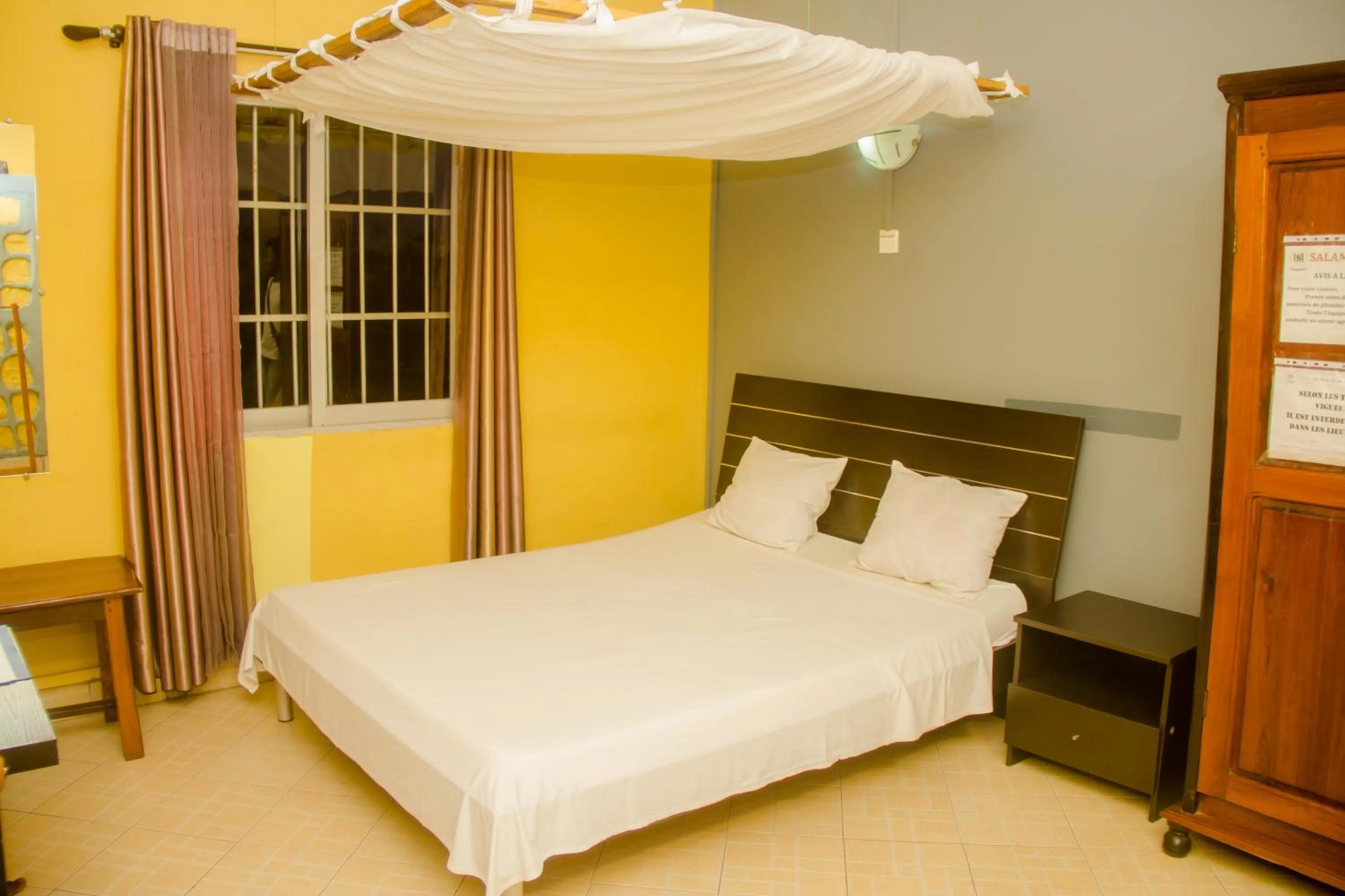 Bed in Salama Hôtel Majunga