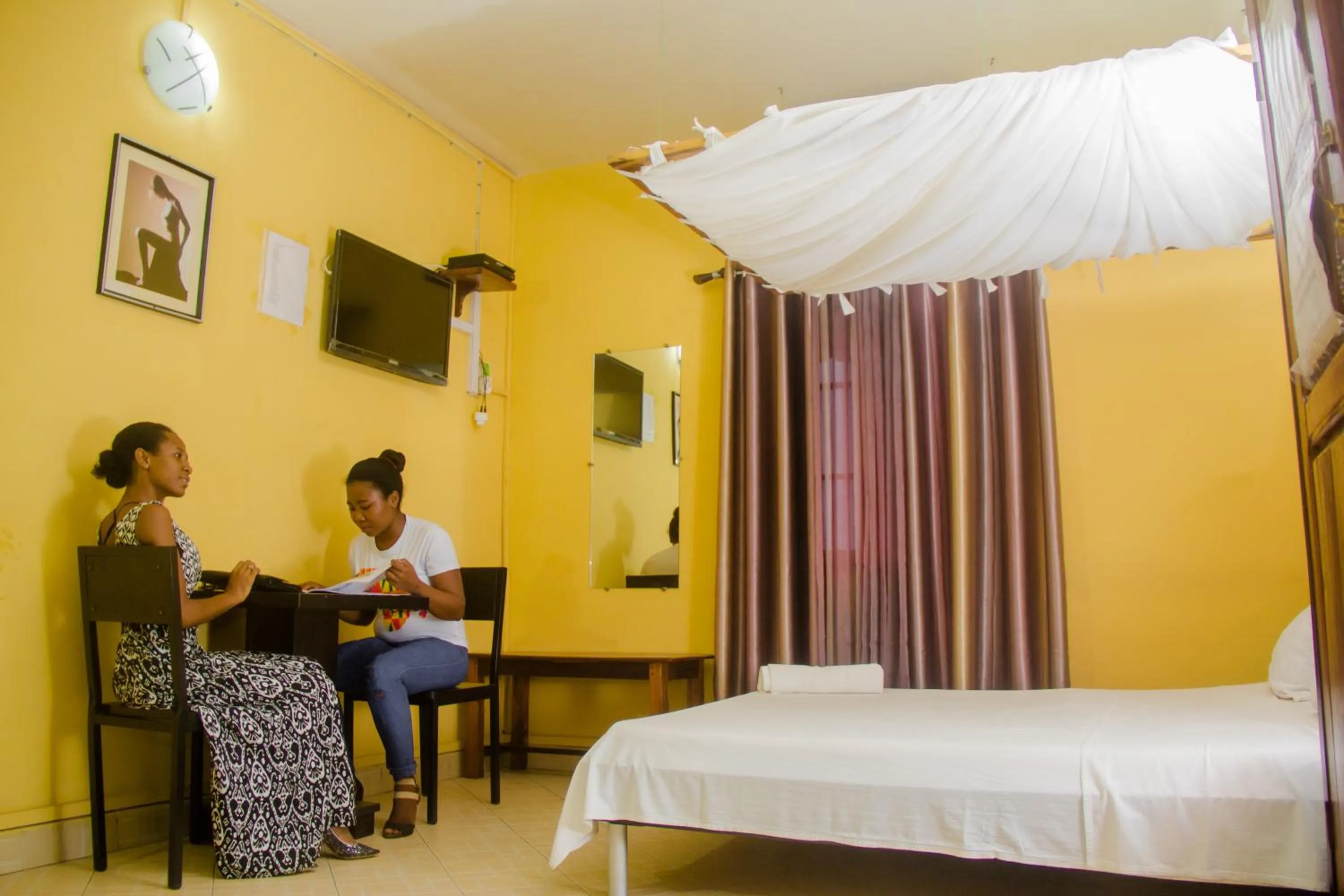People, Bed in Salama Hôtel Majunga