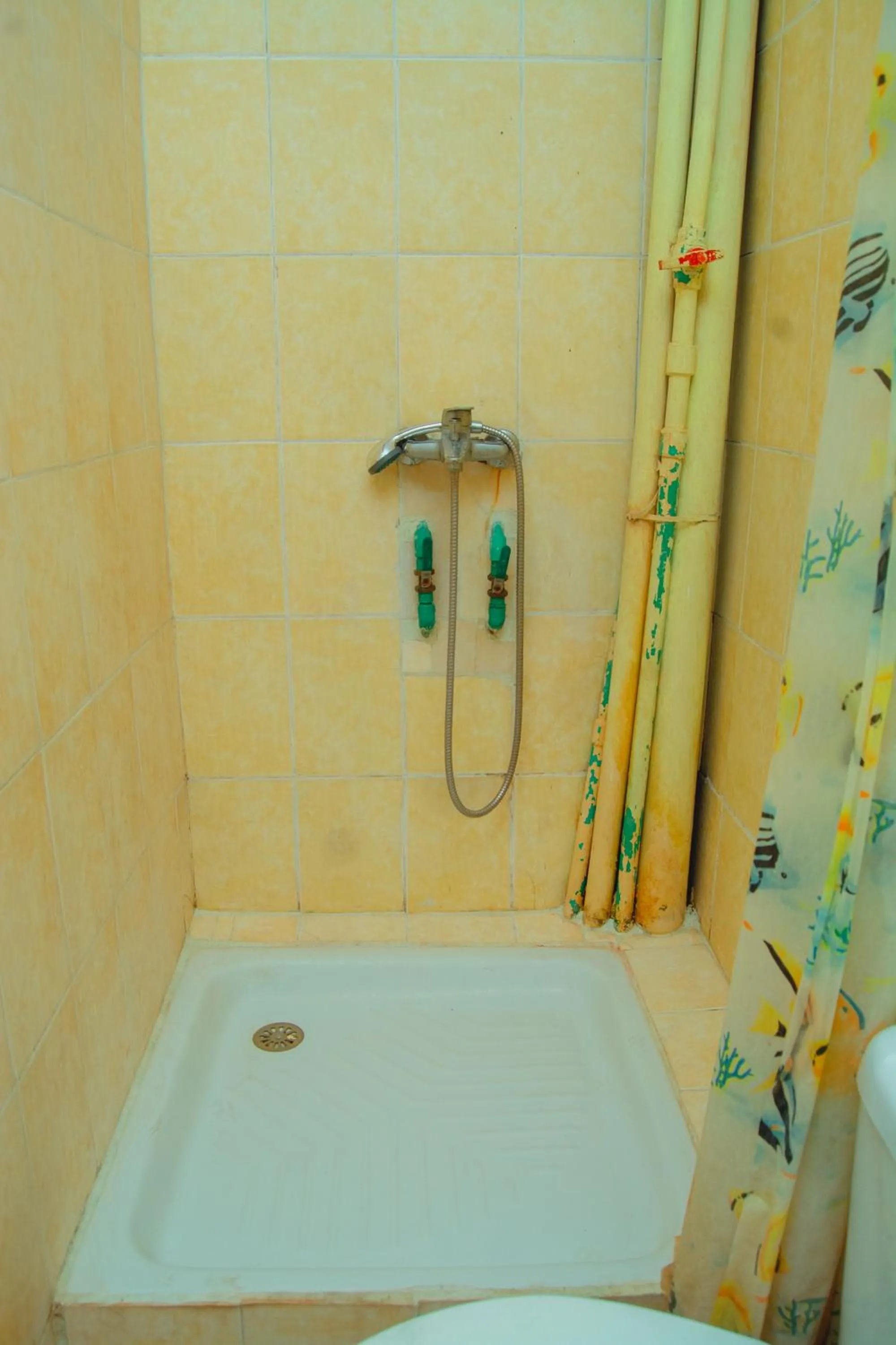 Shower in Salama Hôtel Majunga