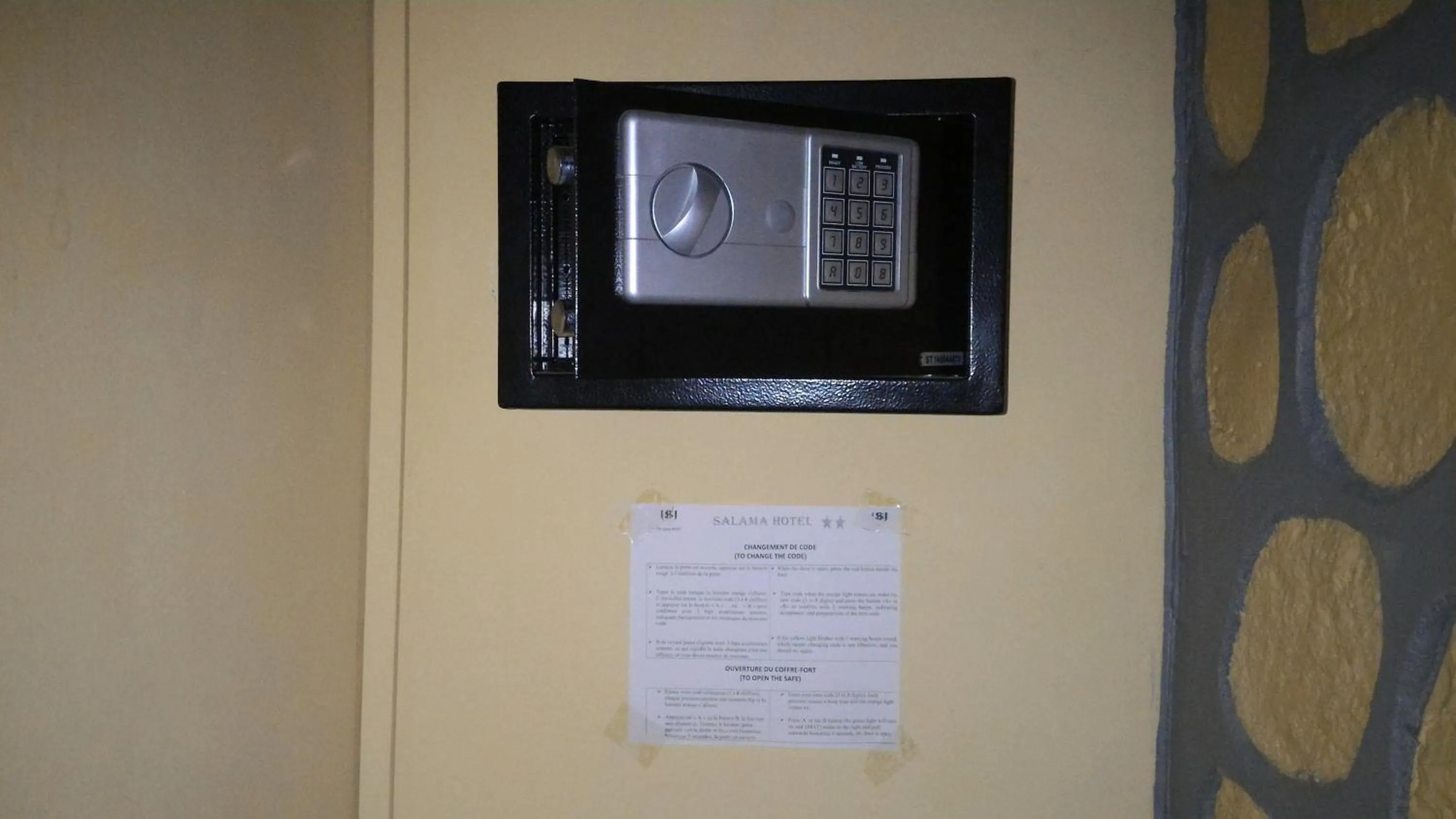 Photo of the whole room in Salama Hôtel Majunga