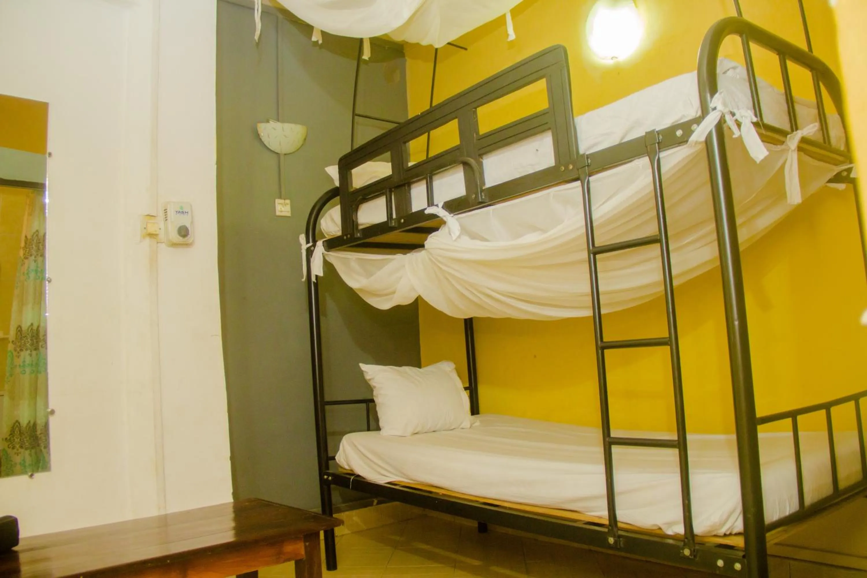 bunk bed, Bed in Salama Hôtel Majunga