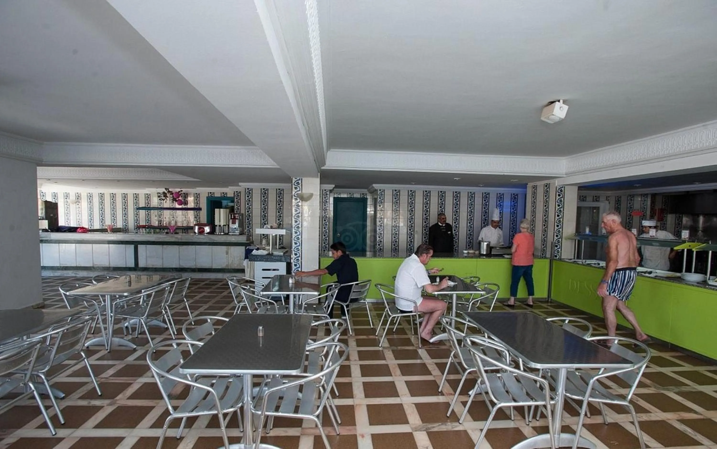 Breakfast in Riviera Hotel - Family only