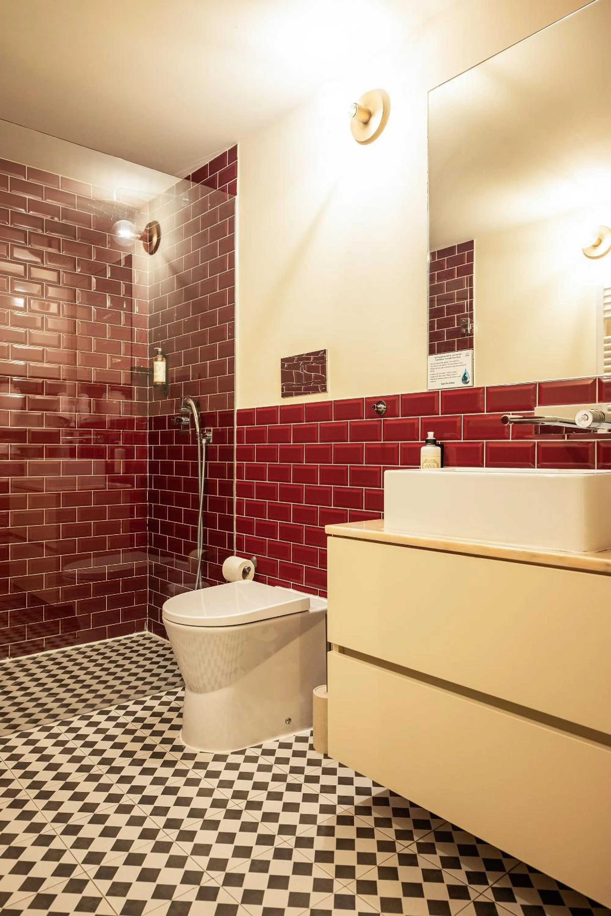 Toilet in Oporto Maison Alves da Veiga