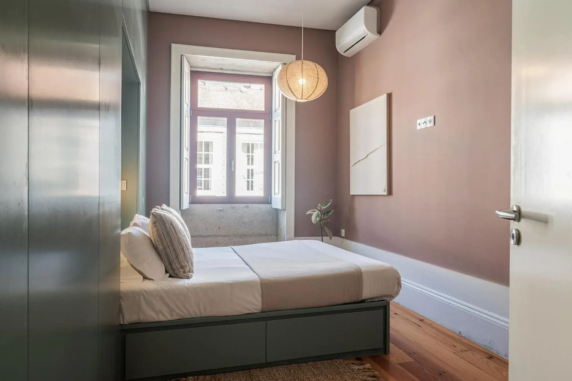 Deluxe One-Bedroom Apartment with Street View in Oporto Maison Alves da Veiga Deluxe One-Bedroom Apartment with Street View in Oporto Maison Alves da Veiga