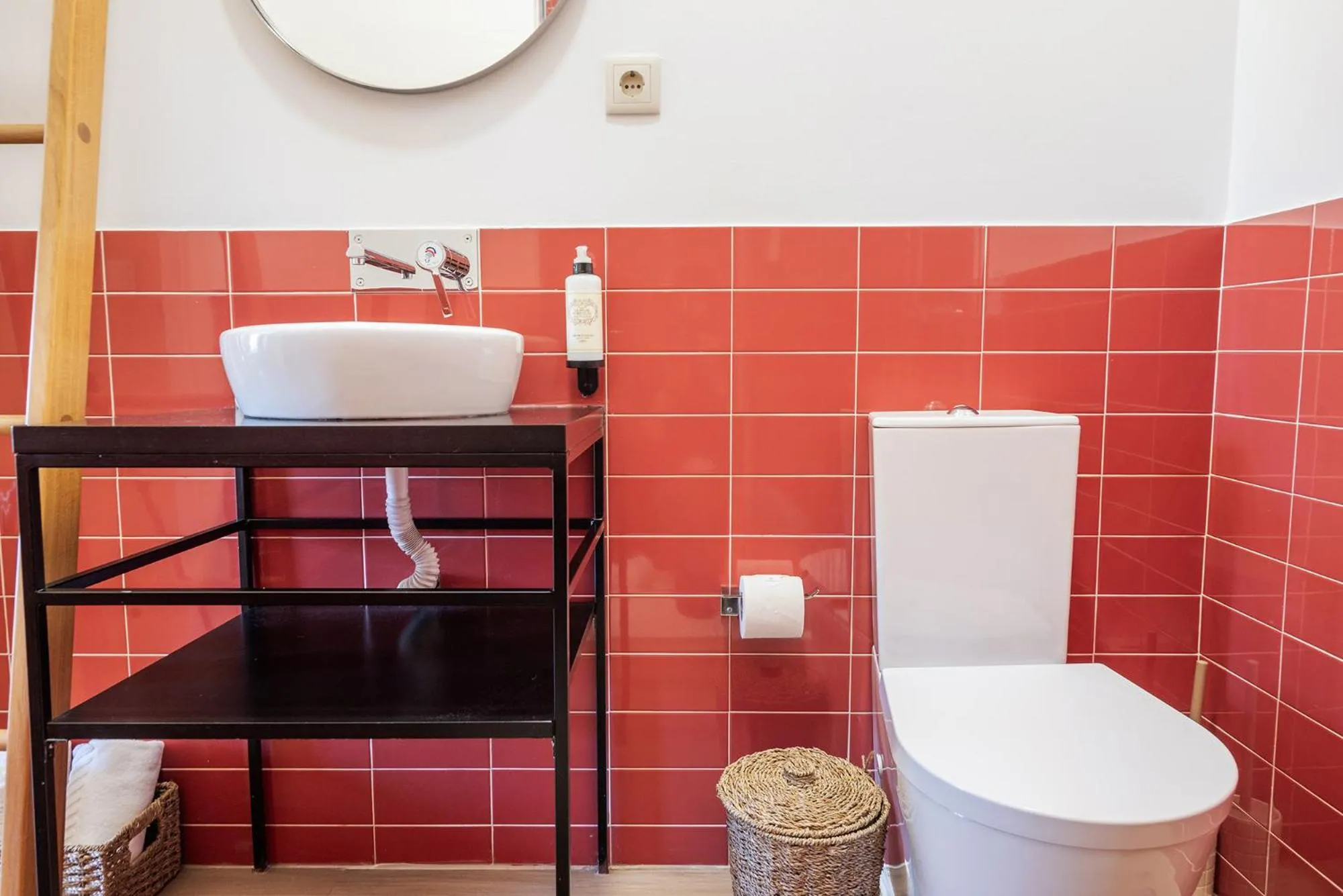 Toilet in Oporto Maison Alves da Veiga