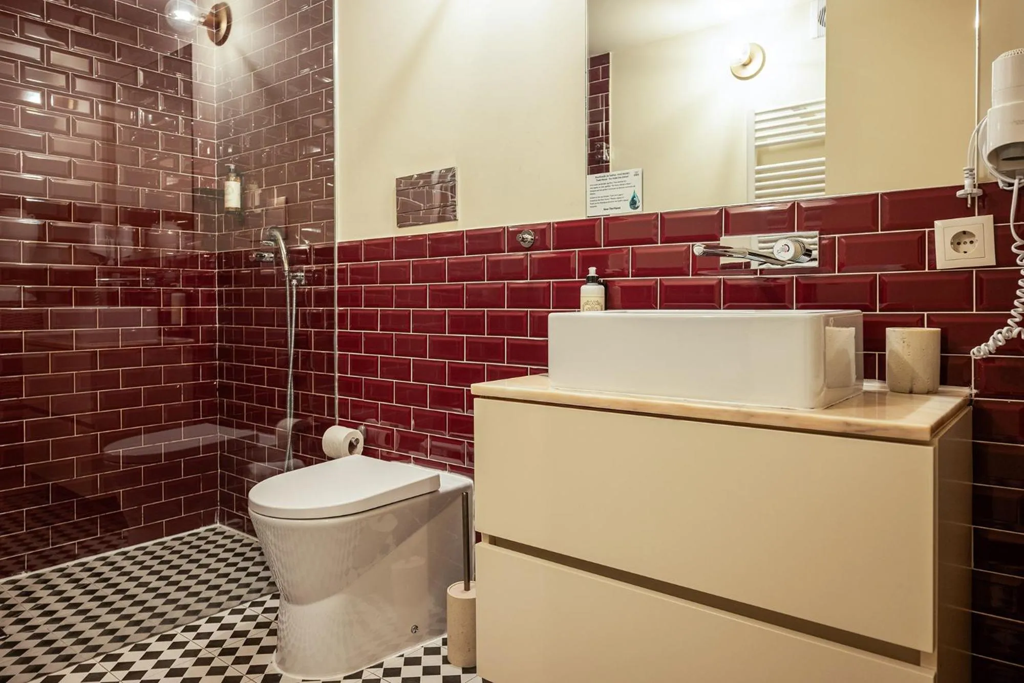 Toilet in Oporto Maison Alves da Veiga