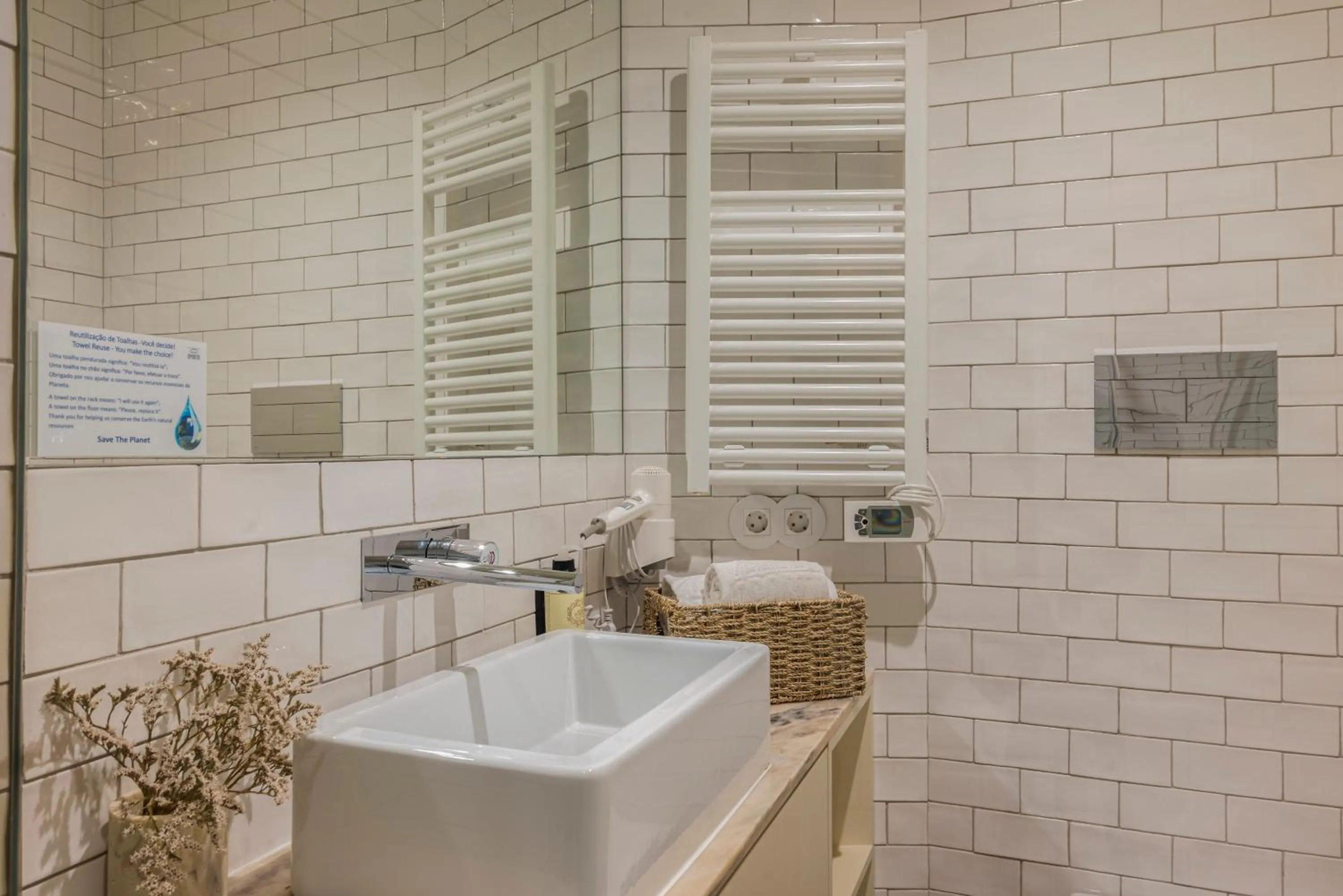 Toilet in Oporto Maison Alves da Veiga