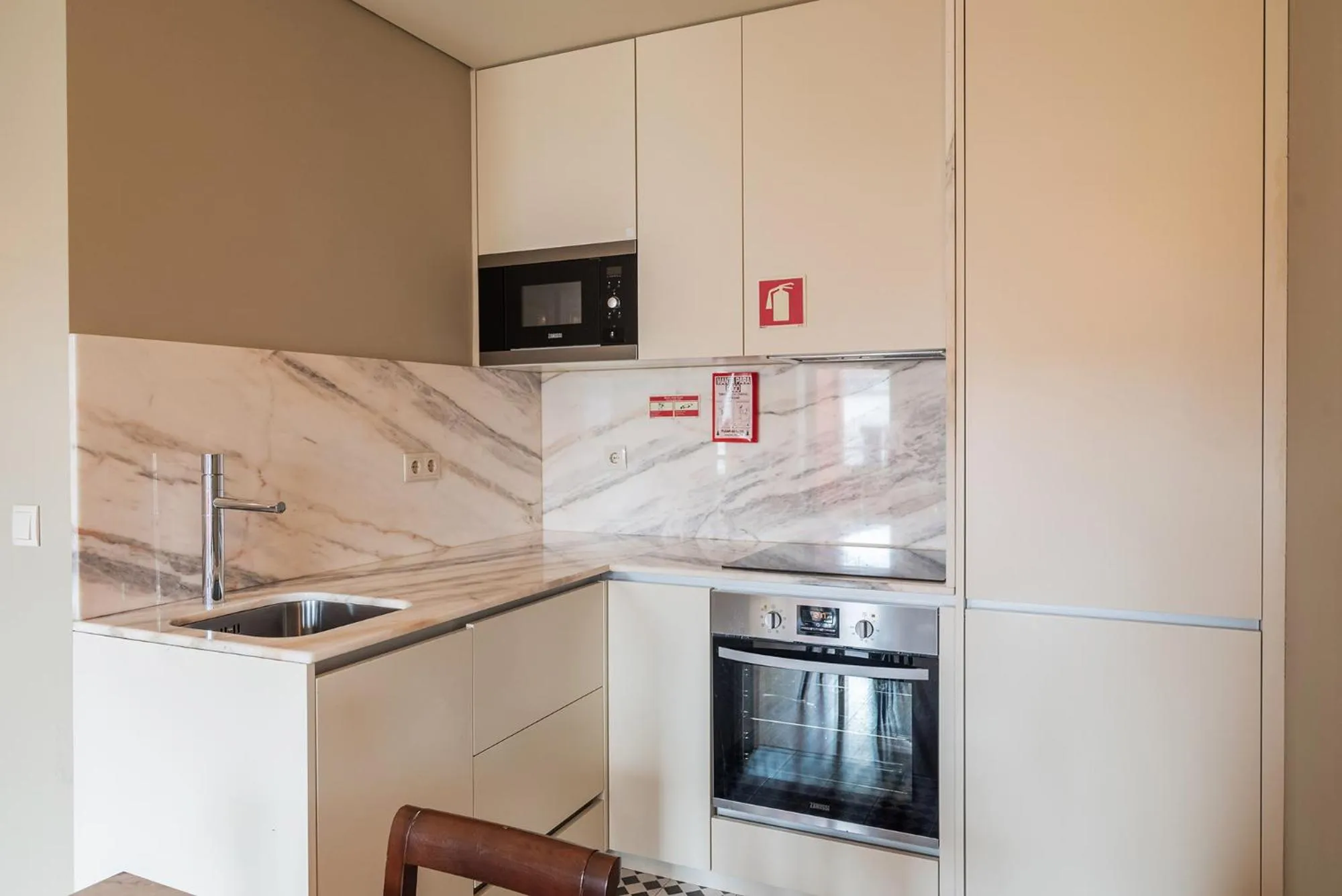 kitchen in Oporto Maison Alves da Veiga